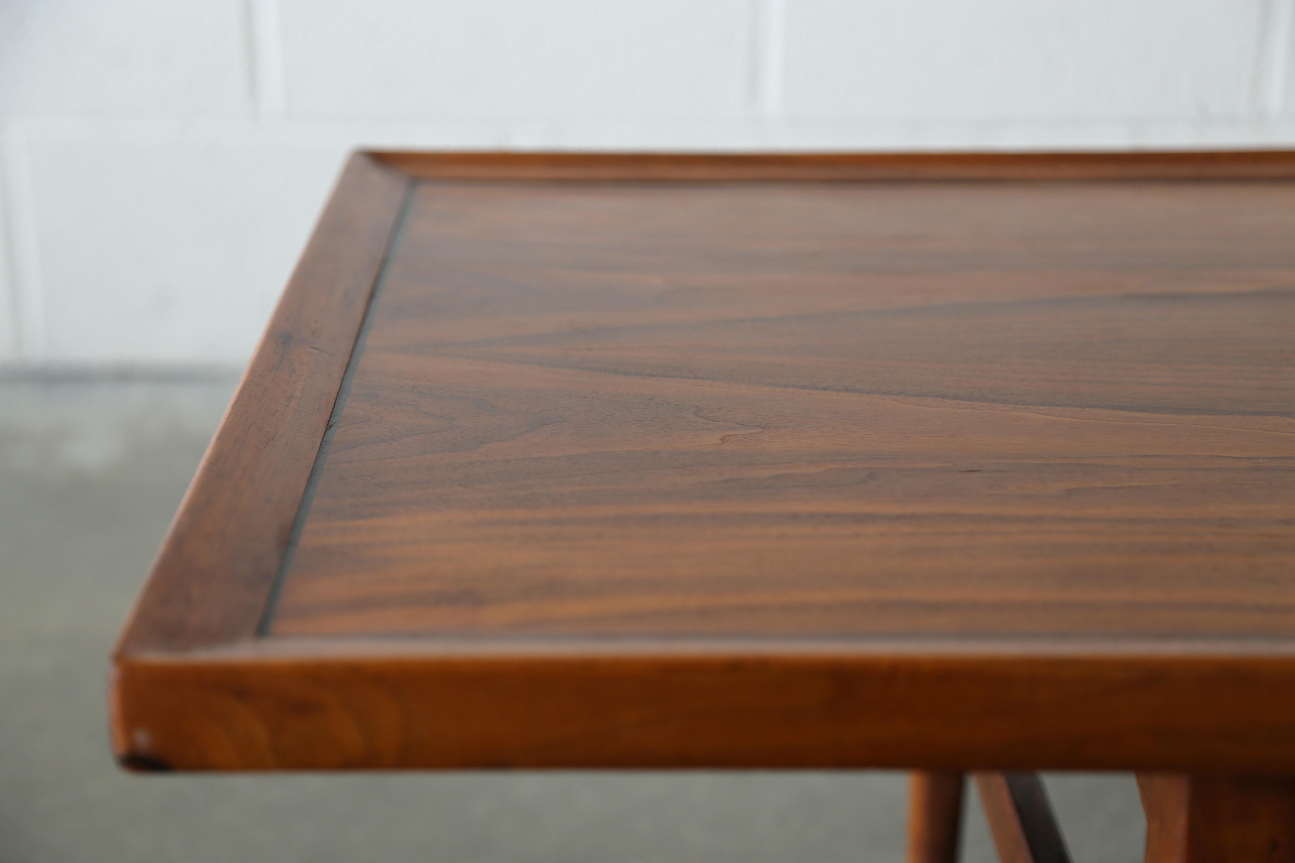 Mid-Century Modern Table basse en noyer Drexel Declaration, Kipp Stewart Mid Century Modernity en vente