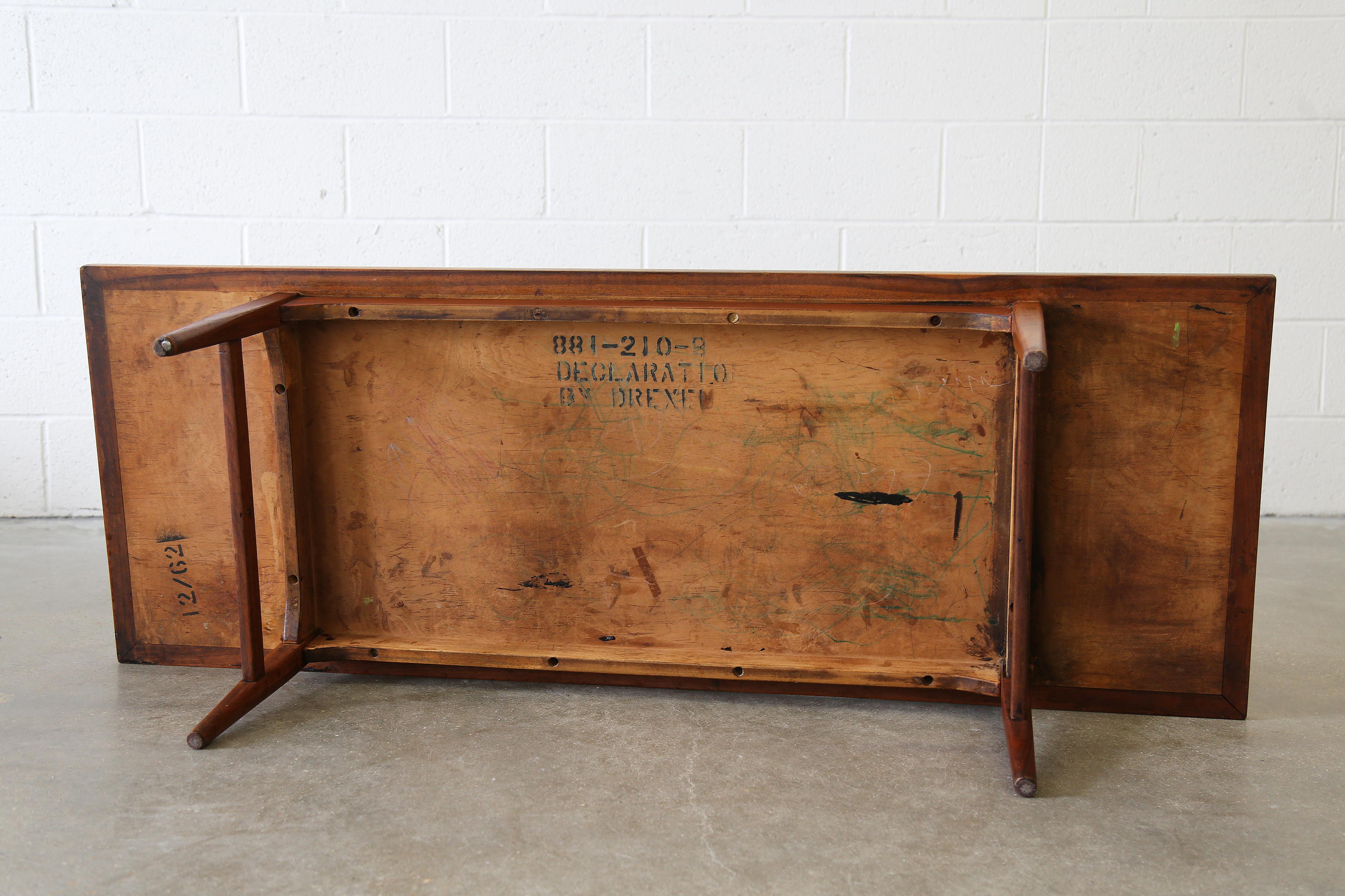 Table basse en noyer Drexel Declaration, Kipp Stewart Mid Century Modernity en vente 1
