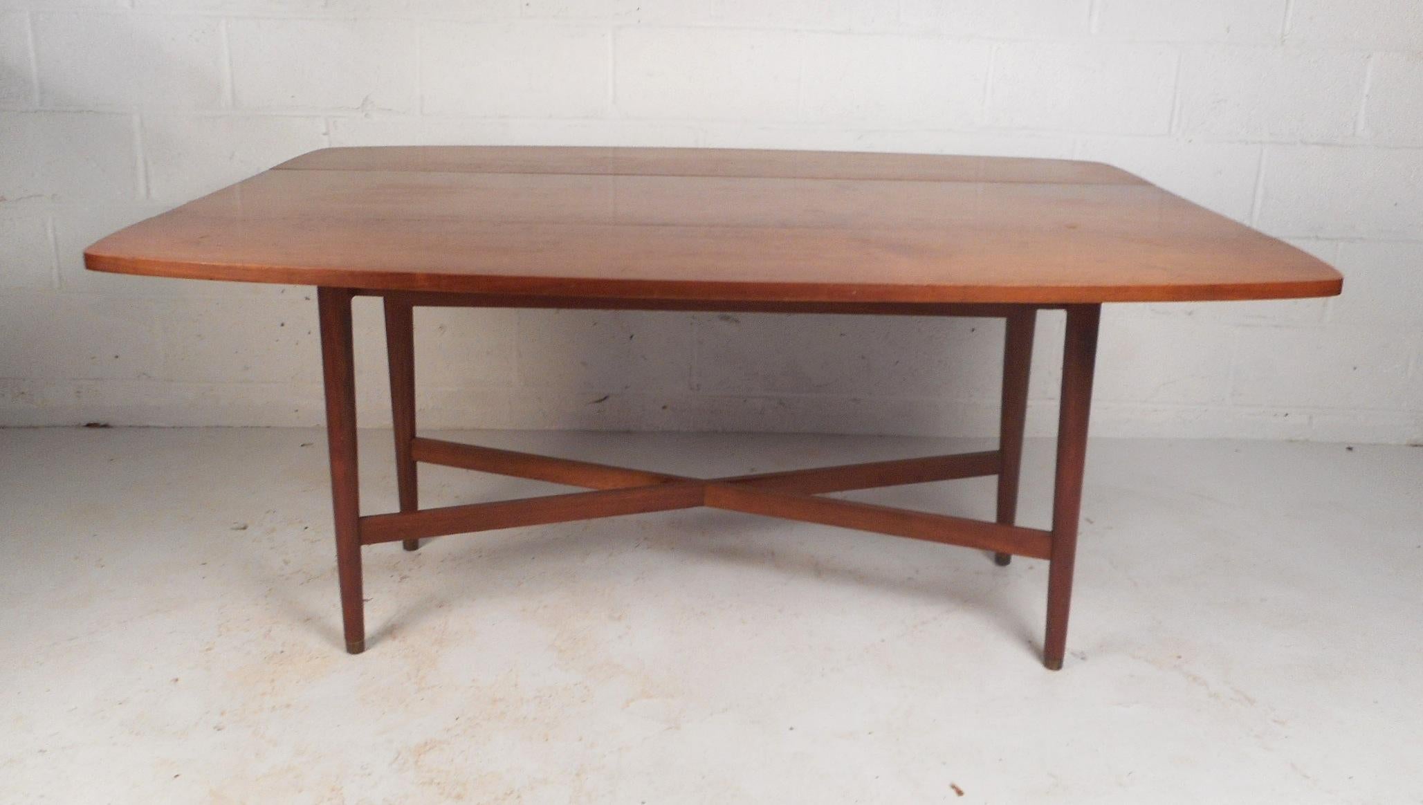 This stunning Mid-Century Modern dining table makes the perfect addition to any modern interior. A versatile piece that extends its width from 17.75 inches wide all the way to 41.5 inches. This drop leaf table has a very convenient gate leg design
