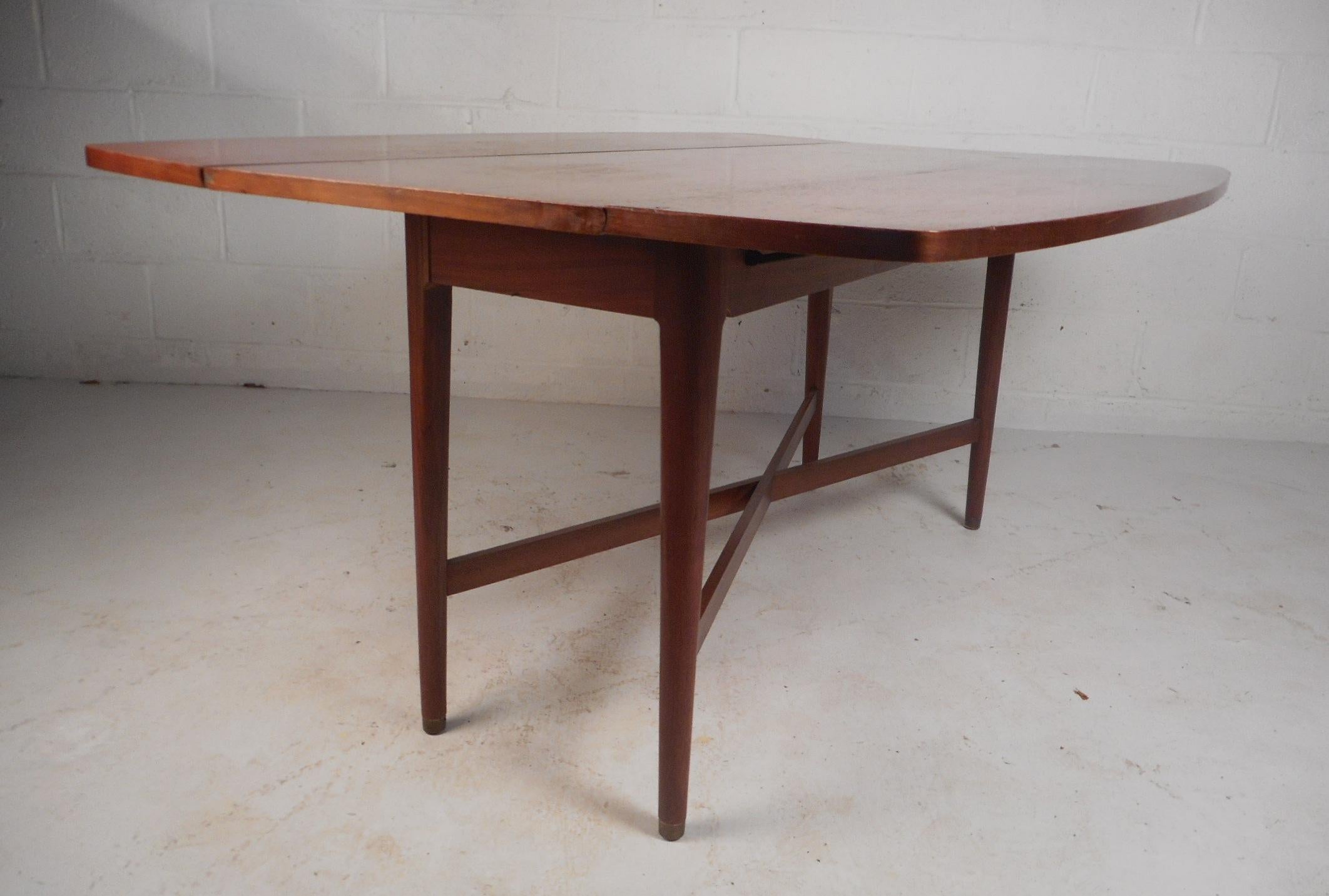 Drexel Declaration Walnut Drop-Leaf Dining Table In Good Condition In Brooklyn, NY