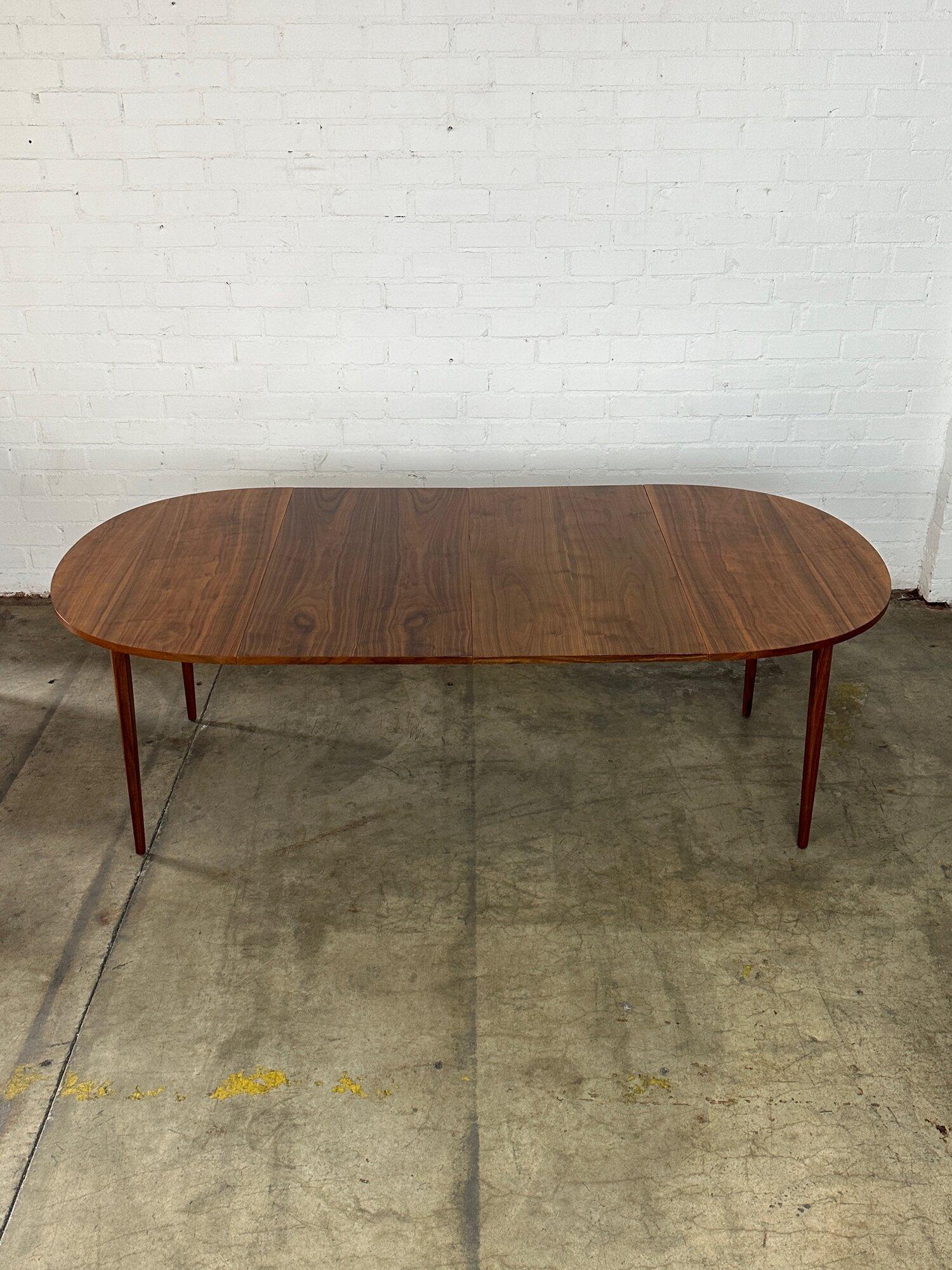 Drexel dining table Kipp Stewart In Good Condition In Los Angeles, CA