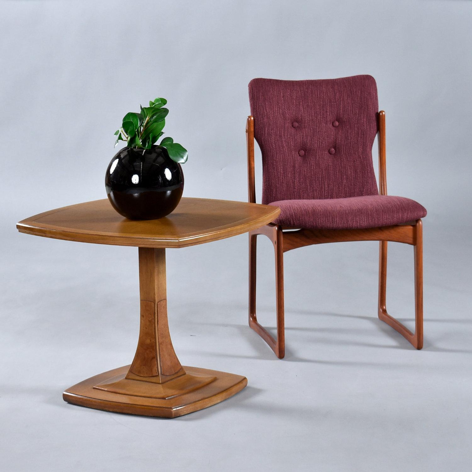 Drexel Eastrend Cocktail-Beistelltisch aus Pekannussholz und Wurzelholz im Biedermeier-Stil mit Sockel (Moderne der Mitte des Jahrhunderts) im Angebot
