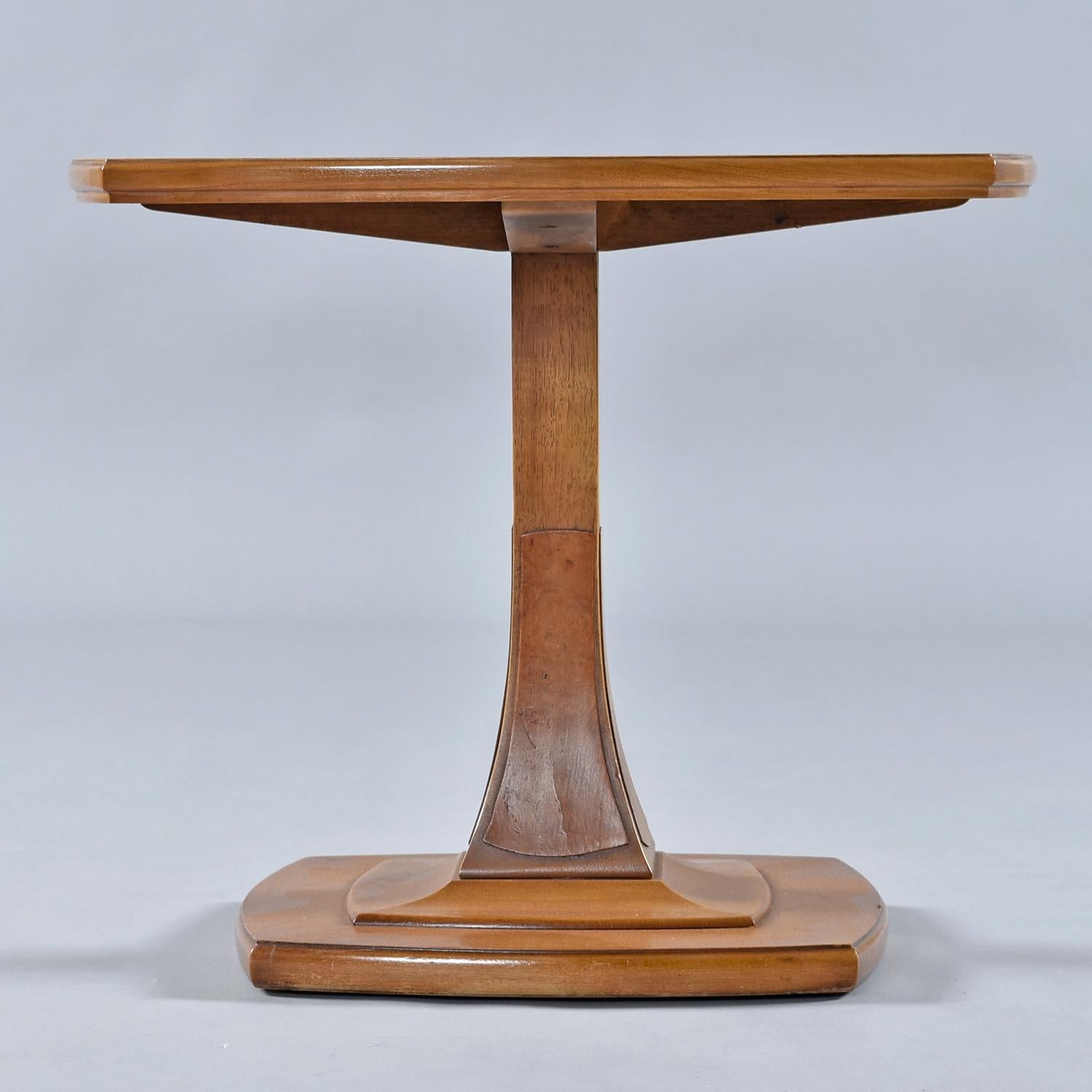 Drexel Eastrend Cocktail-Beistelltisch aus Pekannussholz und Wurzelholz im Biedermeier-Stil mit Sockel (Mitte des 20. Jahrhunderts) im Angebot
