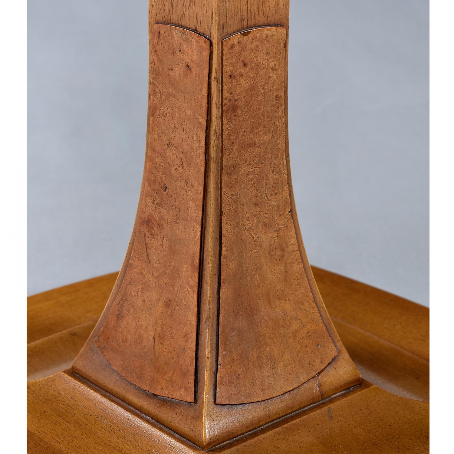 Drexel Eastrend Cocktail-Beistelltisch aus Pekannussholz und Wurzelholz im Biedermeier-Stil mit Sockel im Angebot 3