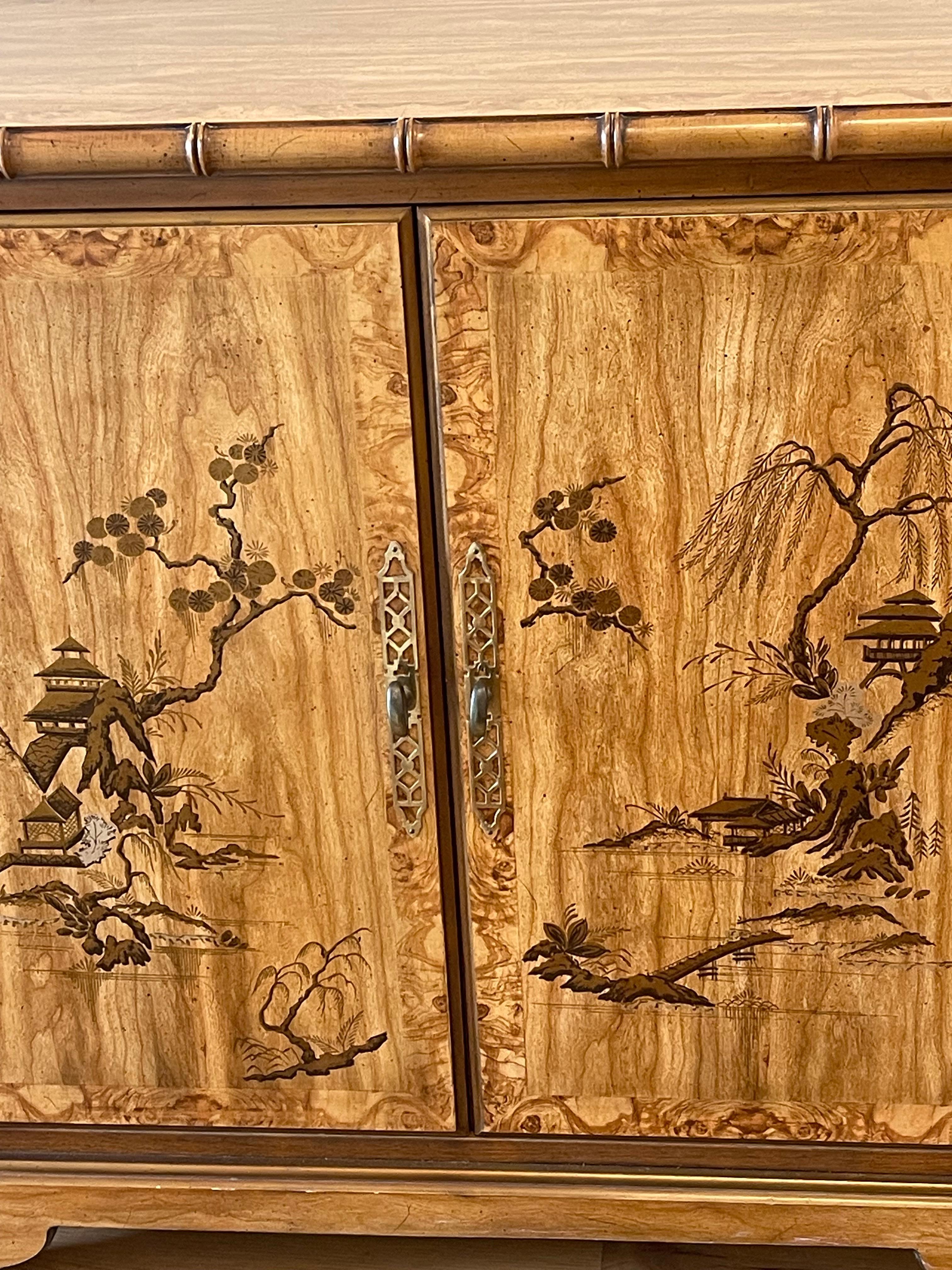 Metà XX secolo Fab Drexel  Comodino Heritage in finto bambù Chinoiserie in vendita