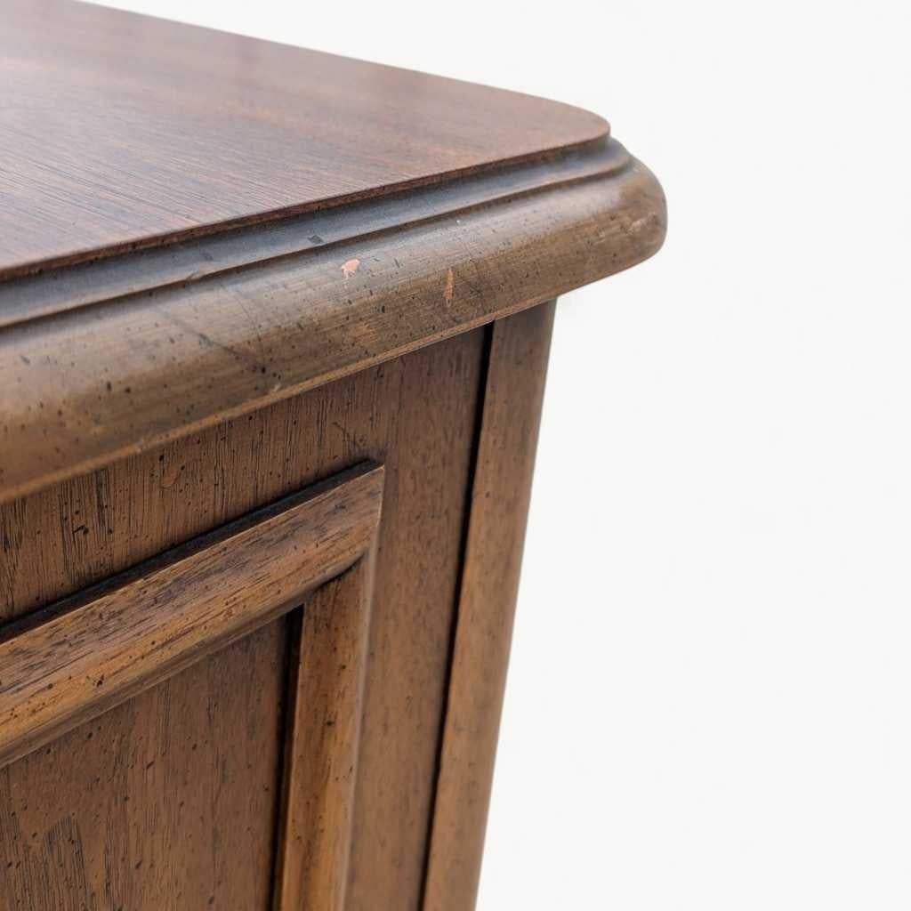 Coffre provincial français Drexel, commode à 2 tiroirs, bois massif, vers les années 1960, États-Unis en vente 1