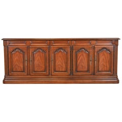 geschnitztes Sideboard oder Barschrank aus Nussbaumholz im französischen Louis XV.-Stil von Drexel