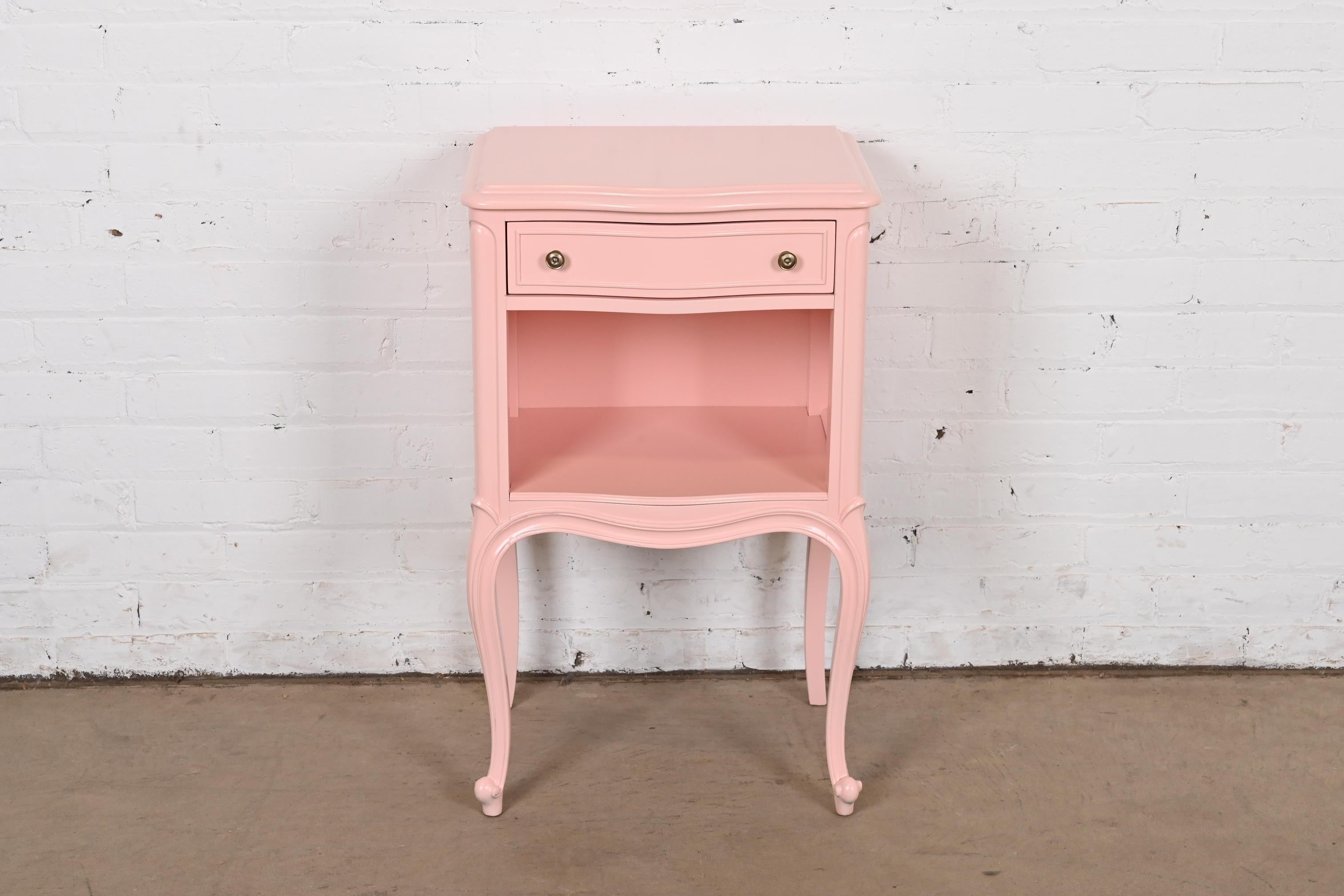 A gorgeous French Provincial Louis XV style nightstand or bedside table

By Drexel

USA, Circa 1960s

Pink lacquered cherry wood, with original brass hardware.

Measures: 17
