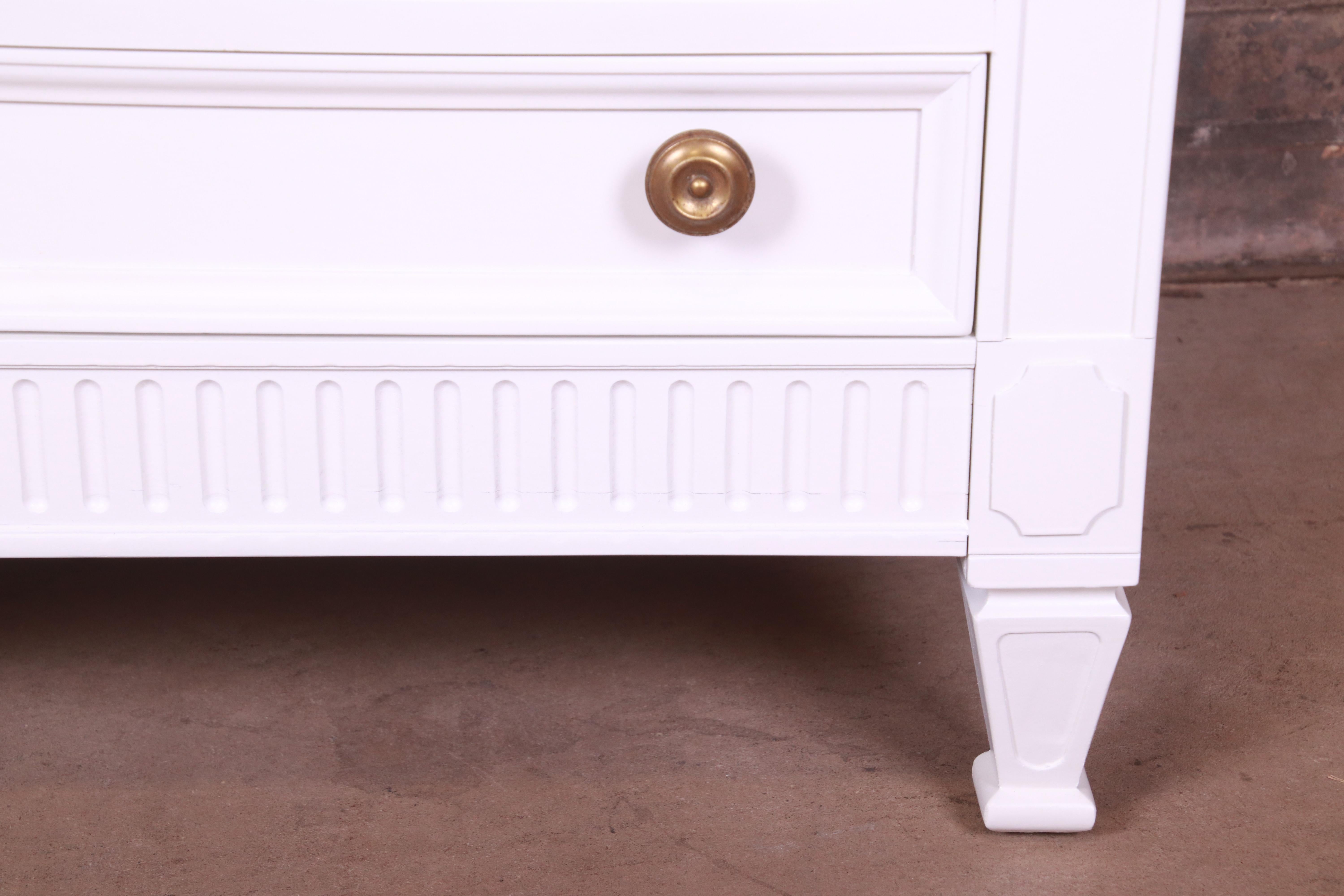 Drexel French Regency Louis XVI White Lacquered Nightstands, Newly Refinished For Sale 6