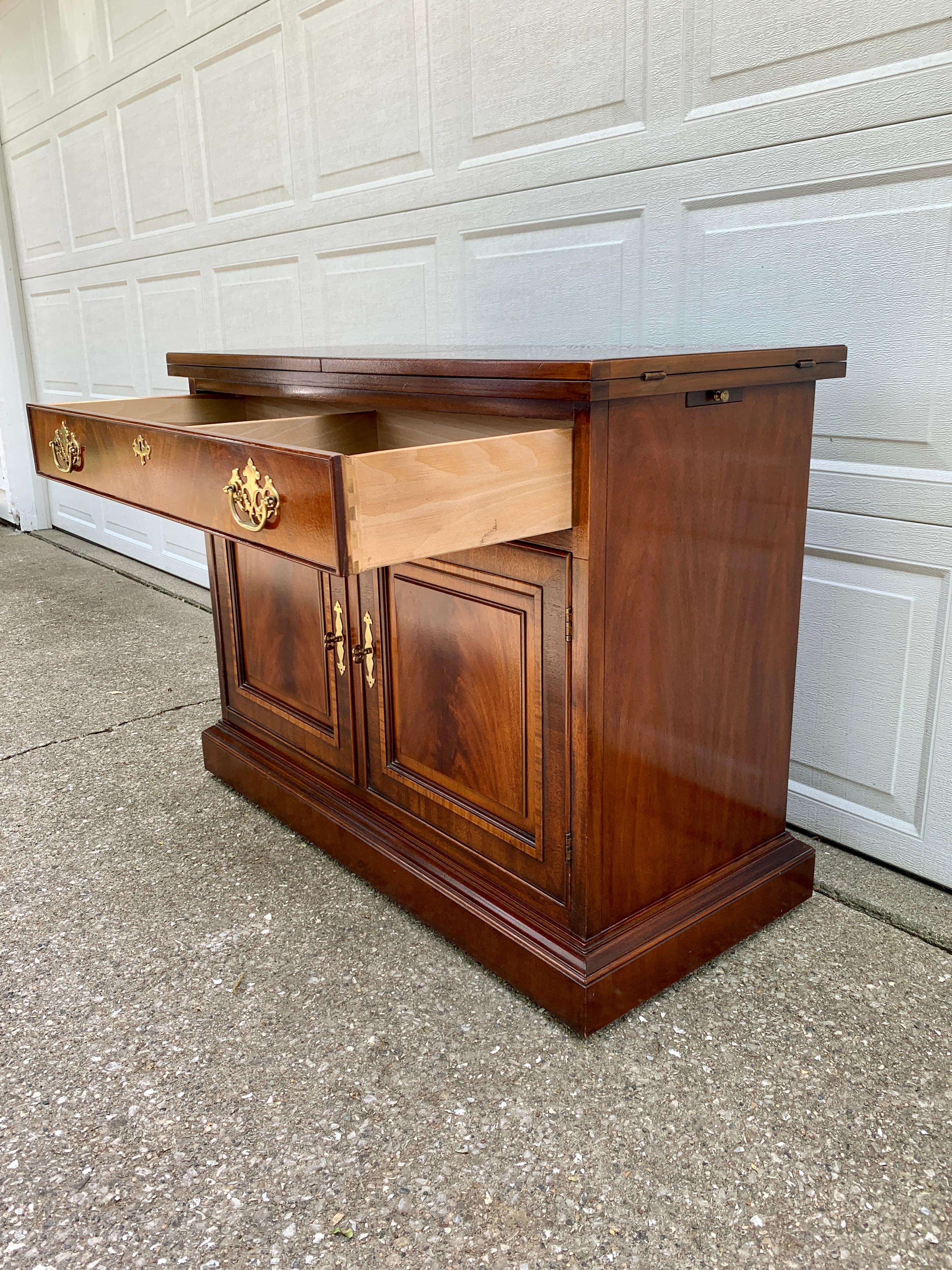 Drexel Georgian Banded Mahogany Rolling Flip-Top Server or Bar Cabinet 4