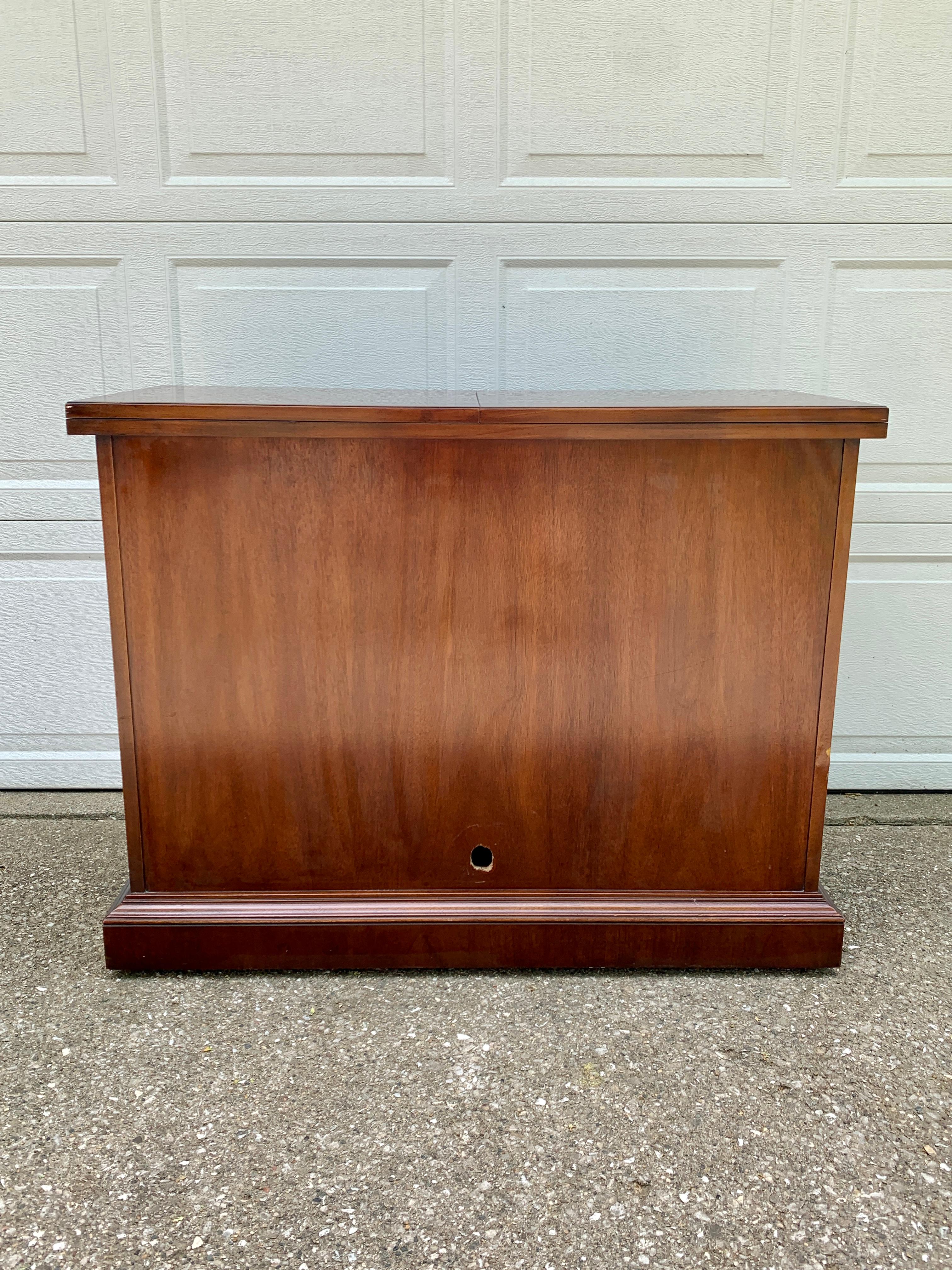 Drexel Georgian Banded Mahogany Rolling Flip-Top Server or Bar Cabinet 12