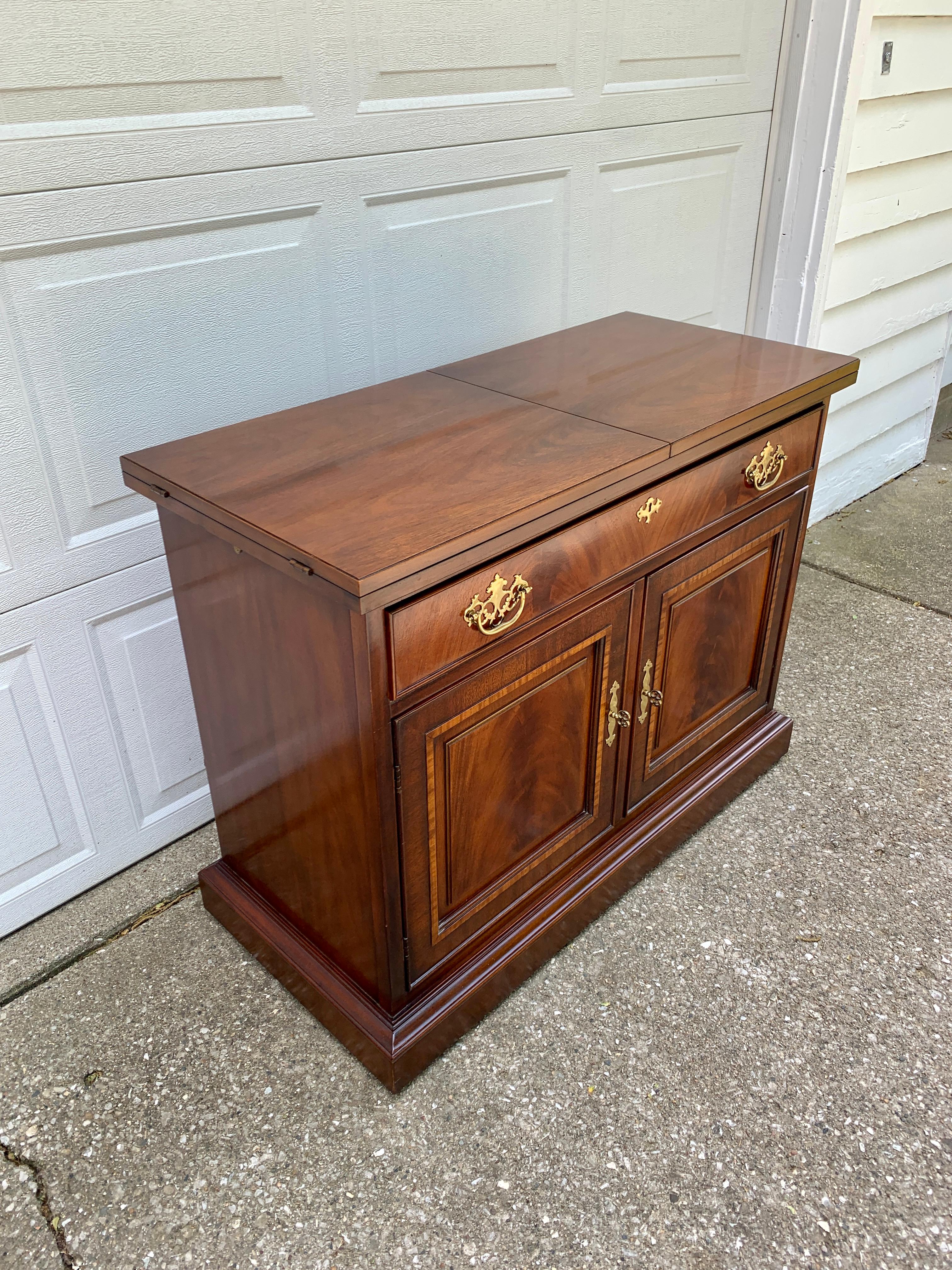Late 20th Century Drexel Georgian Banded Mahogany Rolling Flip-Top Server or Bar Cabinet
