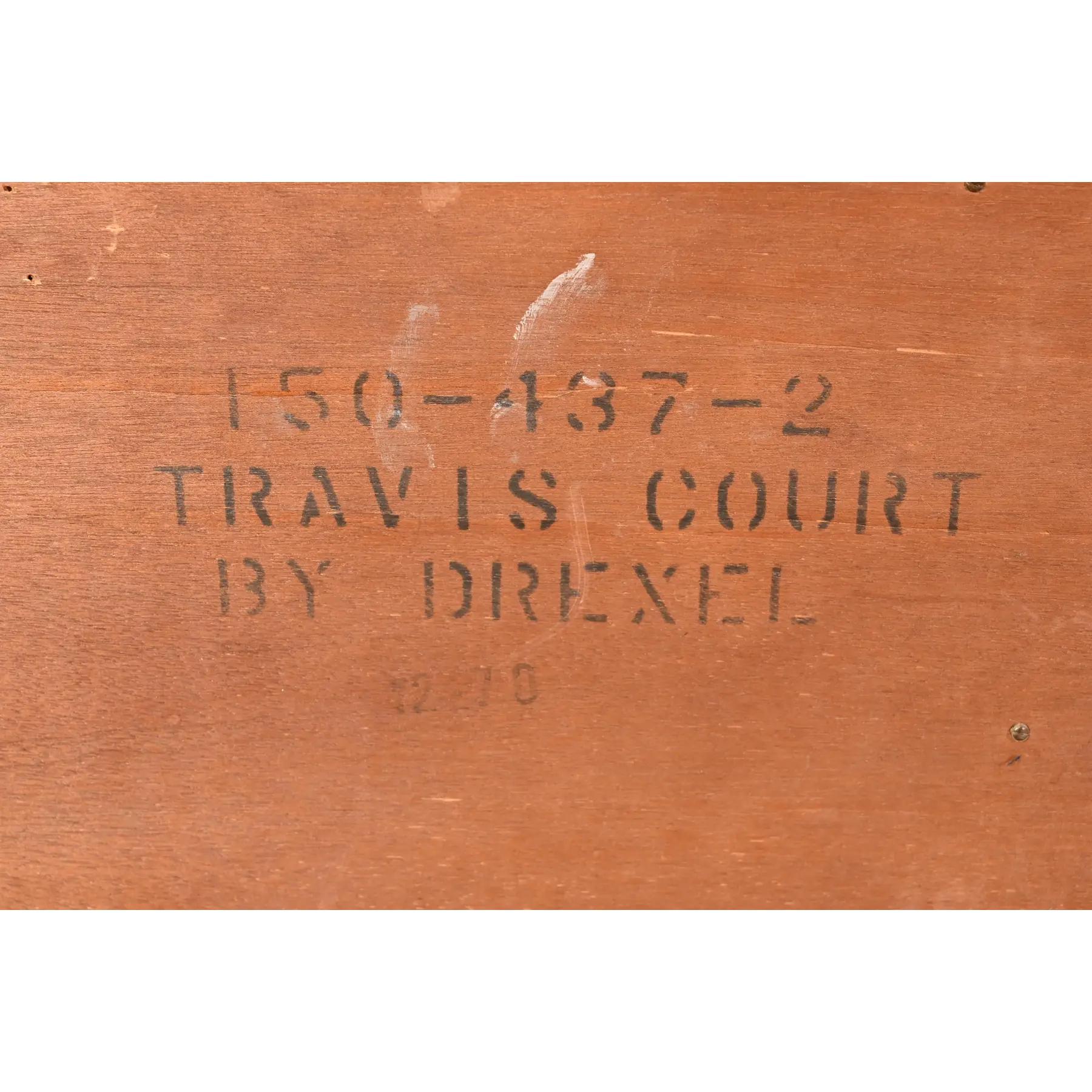 Mobile libreria Drexel Georgian Carved Mahogany Breakfront, anni '50 in vendita 5