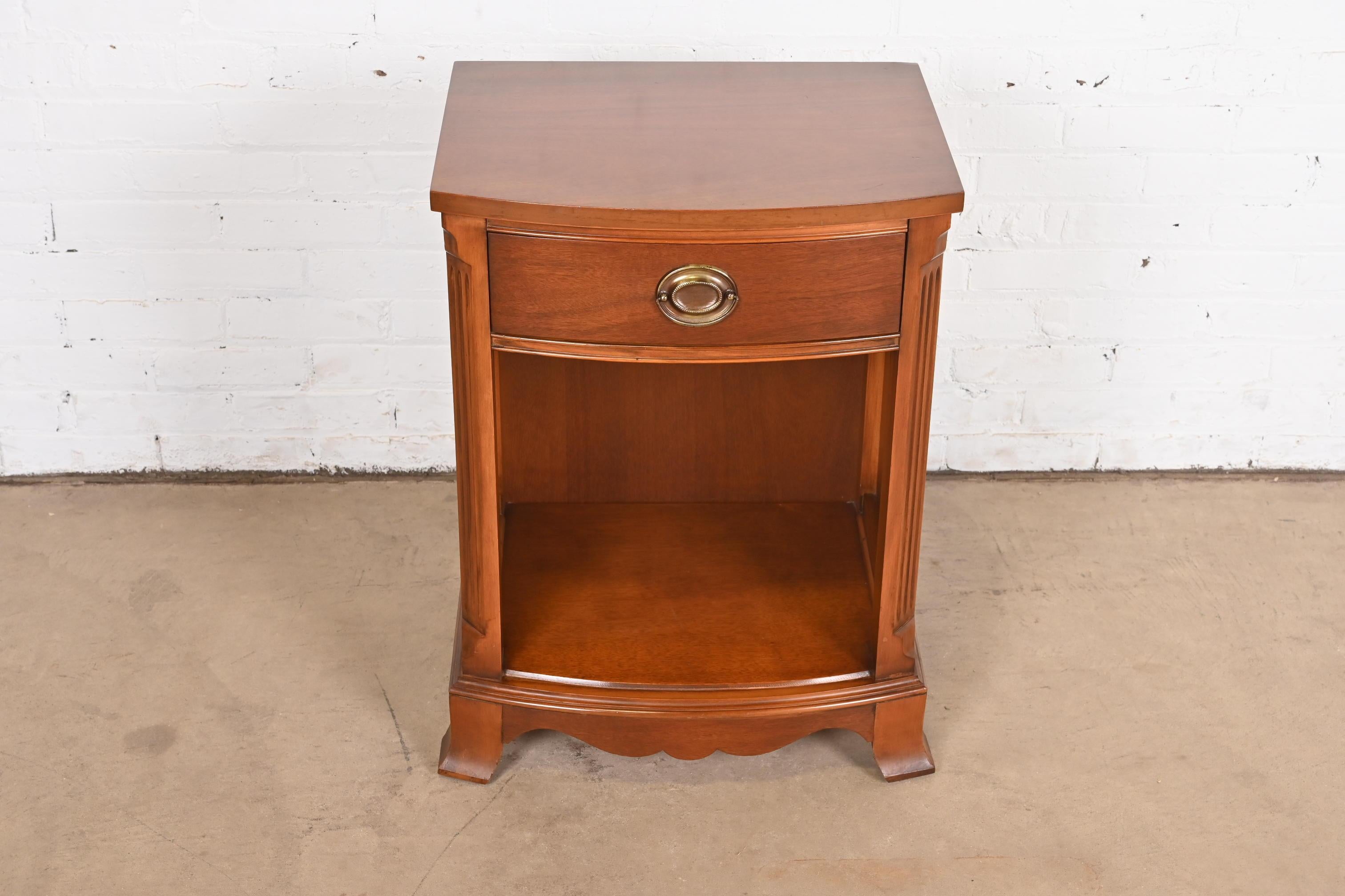 Drexel Georgian Carved Mahogany Nightstand, 1950s In Good Condition For Sale In South Bend, IN