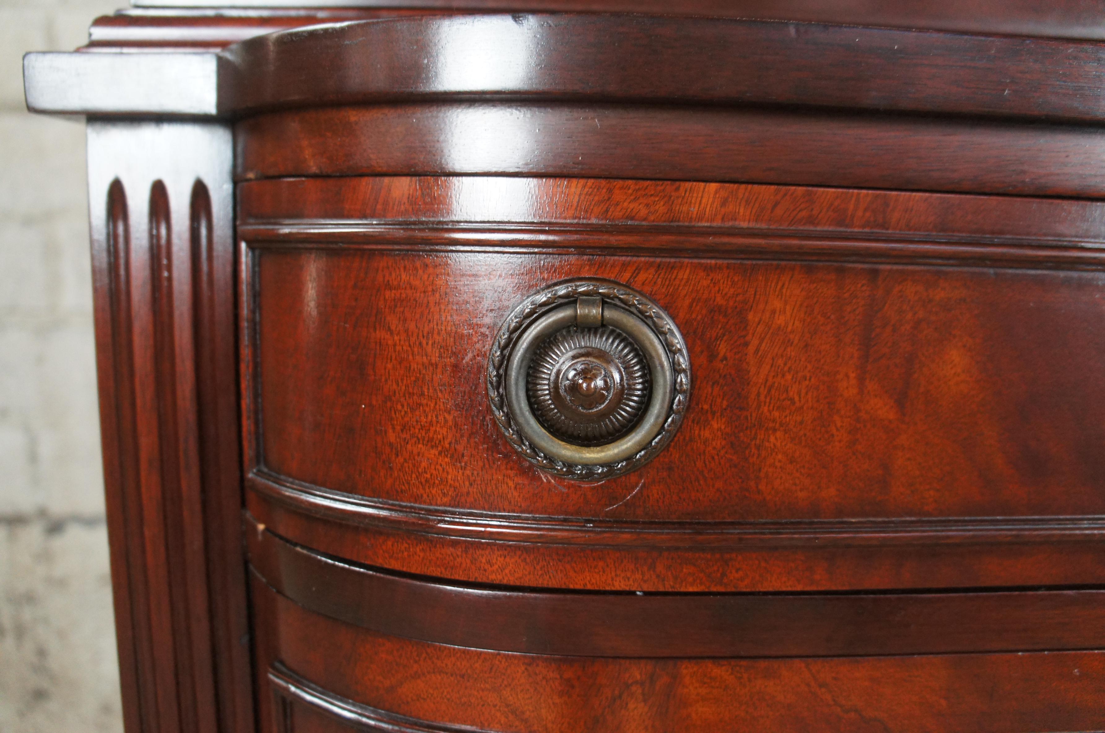 Drexel Georgian Crotch Mahogany Bowfront China Cupboard Curio Bookcase Cabinet In Good Condition In Dayton, OH