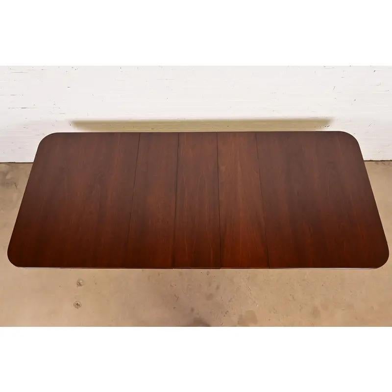 Milieu du XXe siècle Drexel Georgian Double Pedestal Extension Dining Table, Newly Refinished en vente
