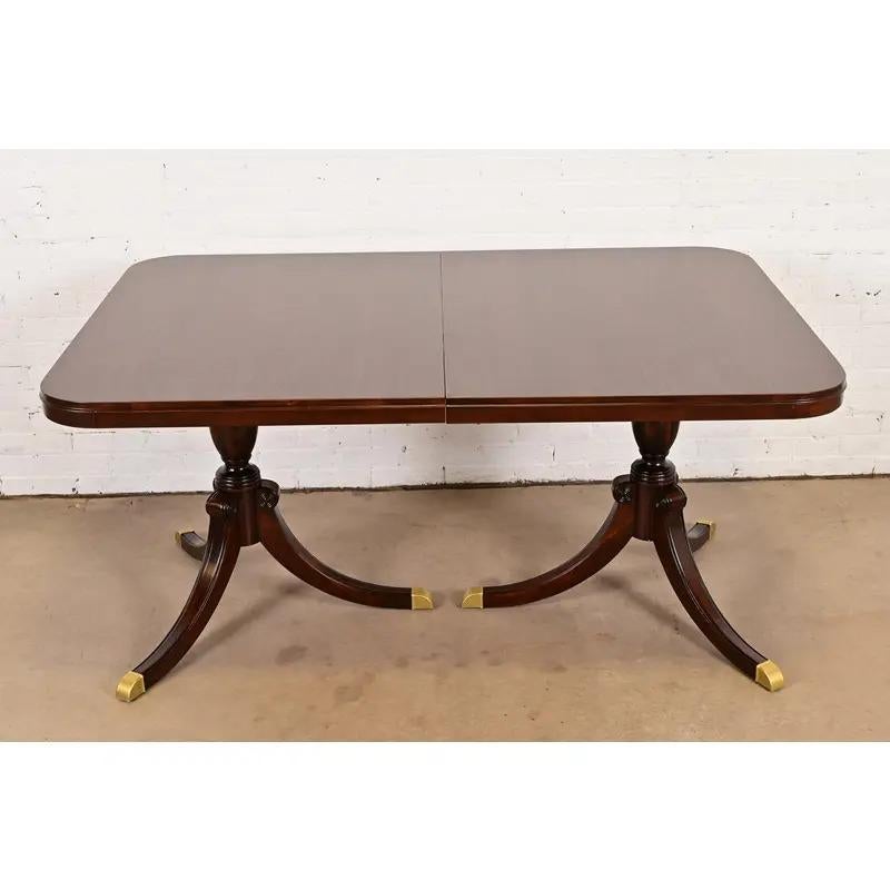 Drexel Georgian Double Pedestal Extension Dining Table, Newly Refinished en vente 1