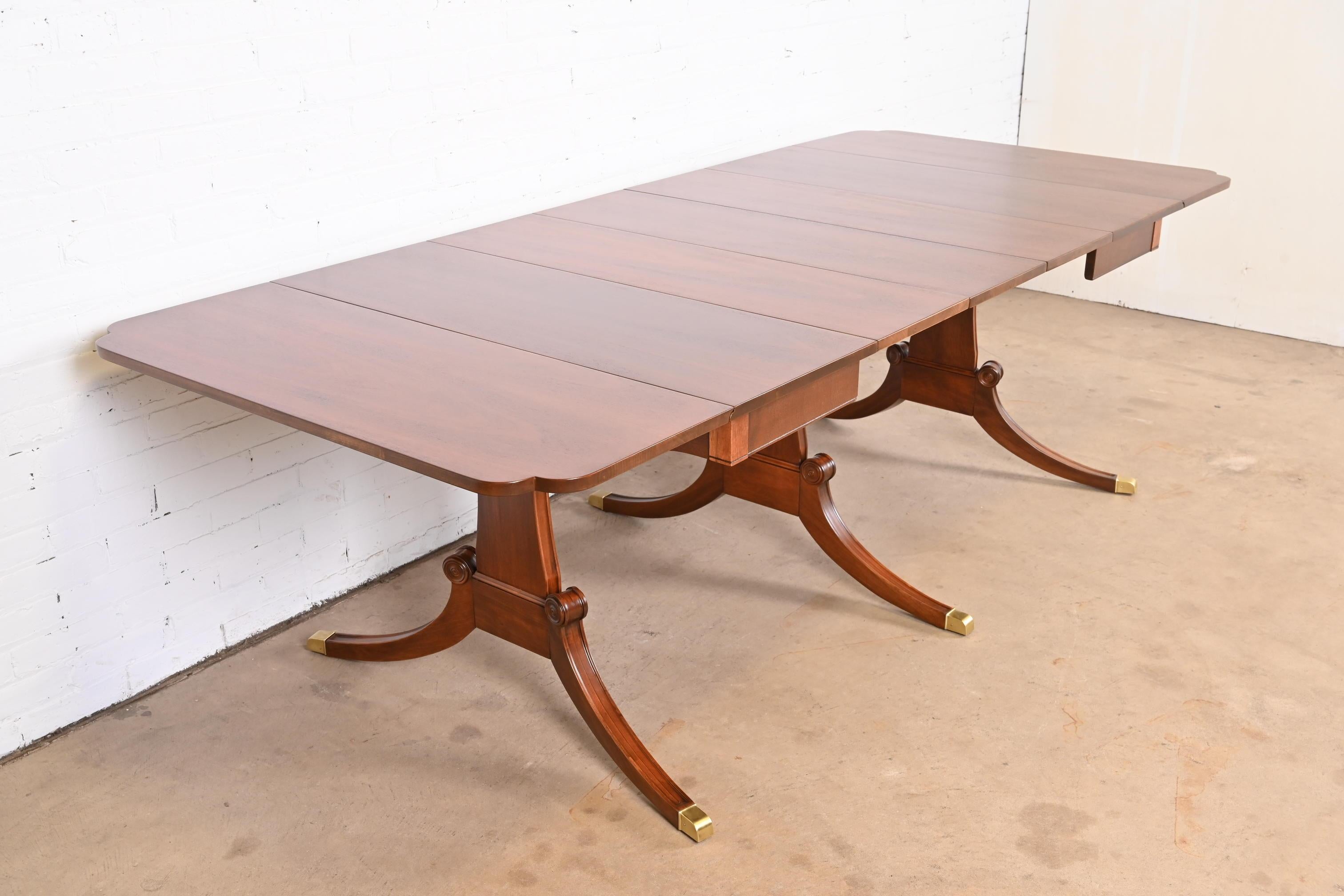 A beautiful Georgian or Regency style triple pedestal extension drop leaf dining table

By Drexel, 