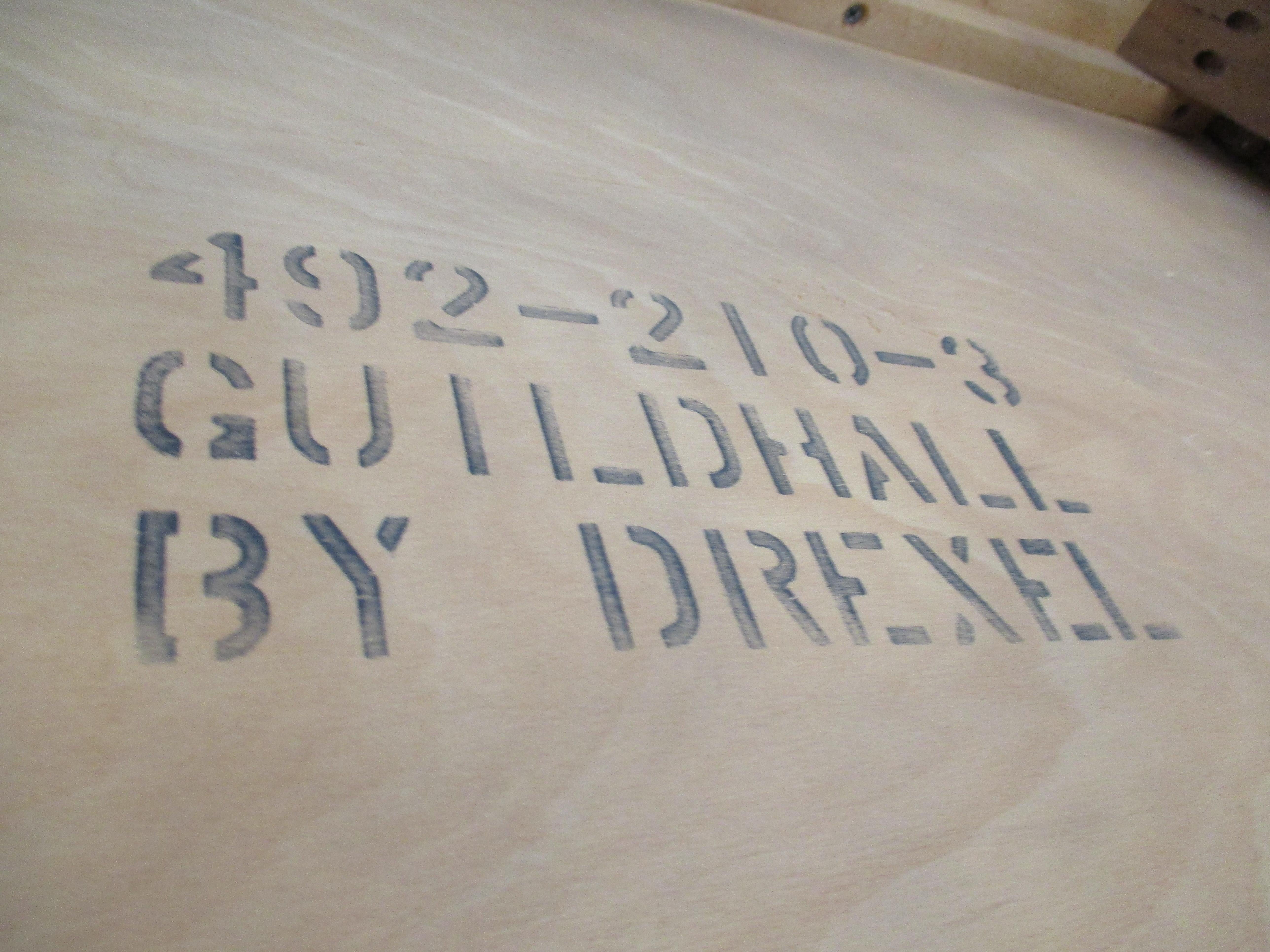 Table basse de milieu de siècle sculptée Drexel Guildhall en vente 4