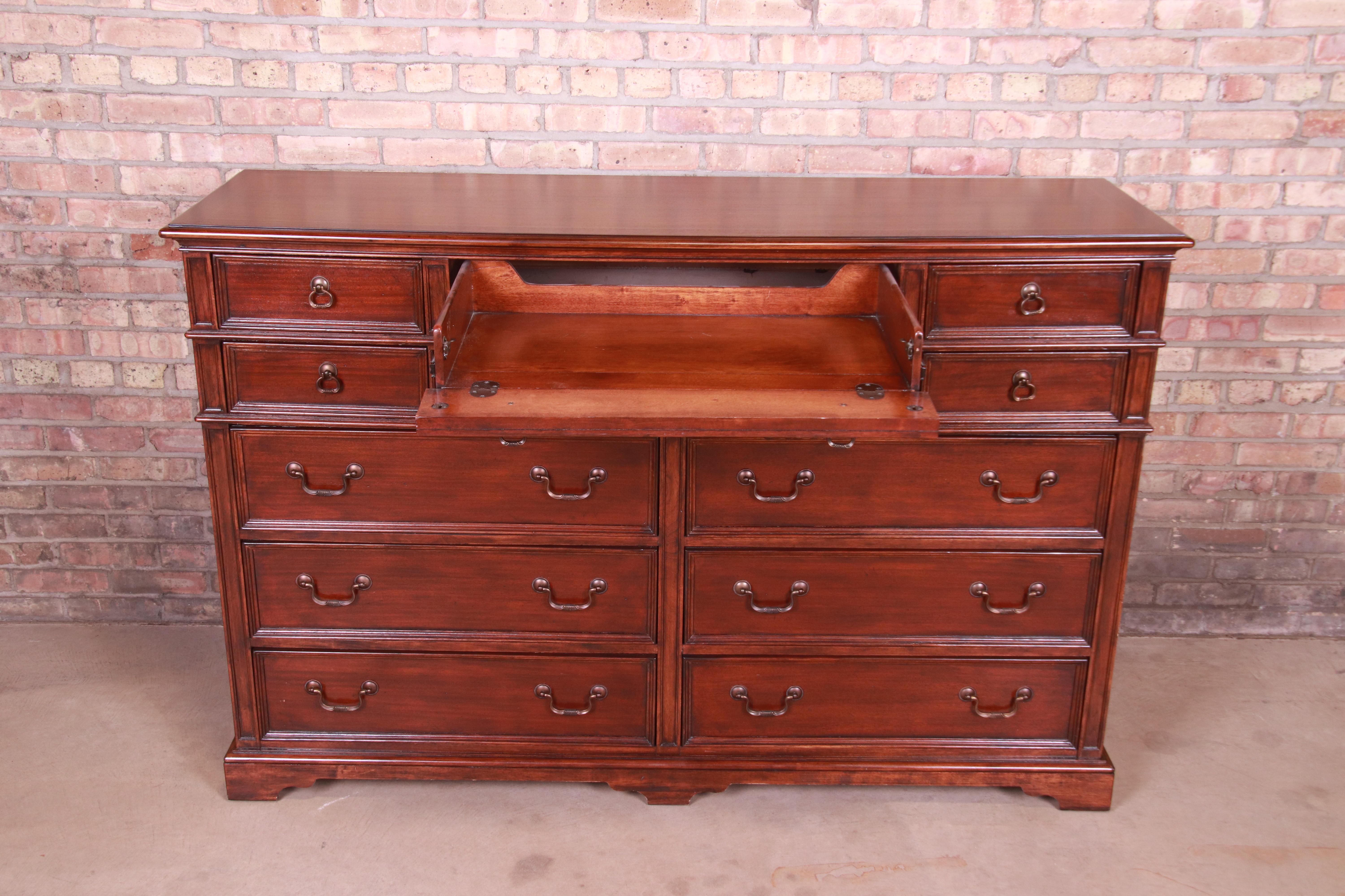 Drexel Heritage American Chippendale Style Mahogany Twelve-Drawer Dresser Chest 5