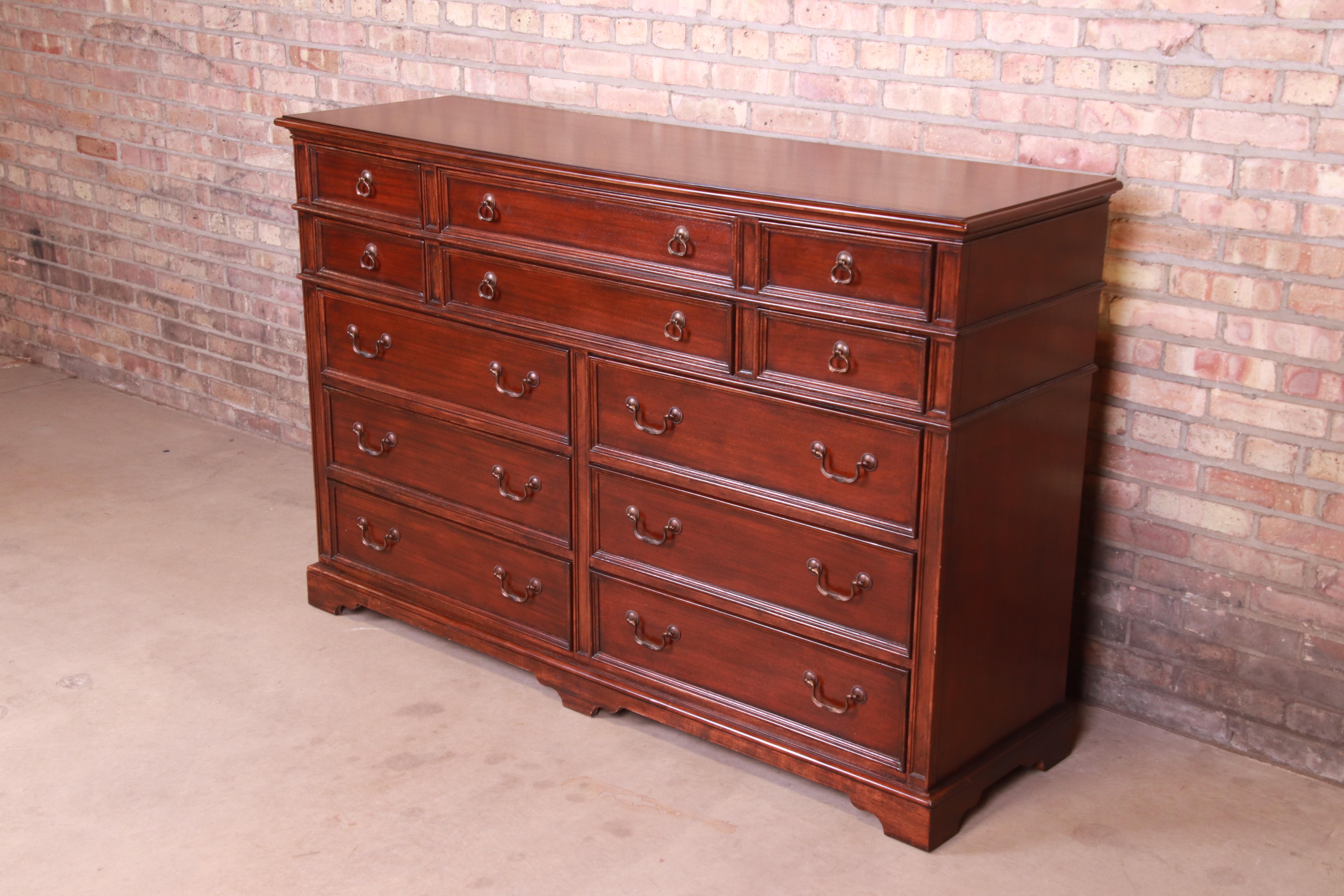 Drexel Heritage American Chippendale Style Mahogany Twelve-Drawer Dresser Chest In Good Condition In South Bend, IN