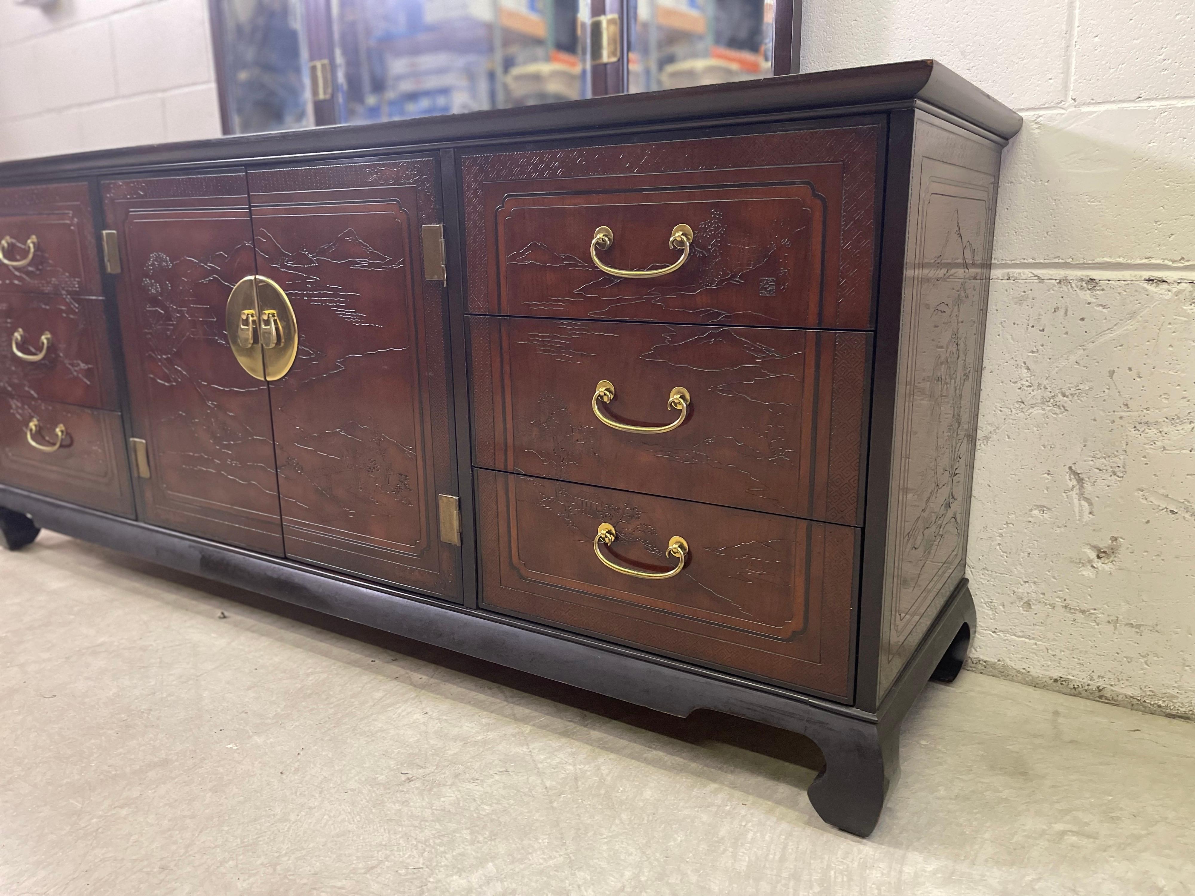 Dressoir et miroir de style asiatique Drexel Heritage en vente 4