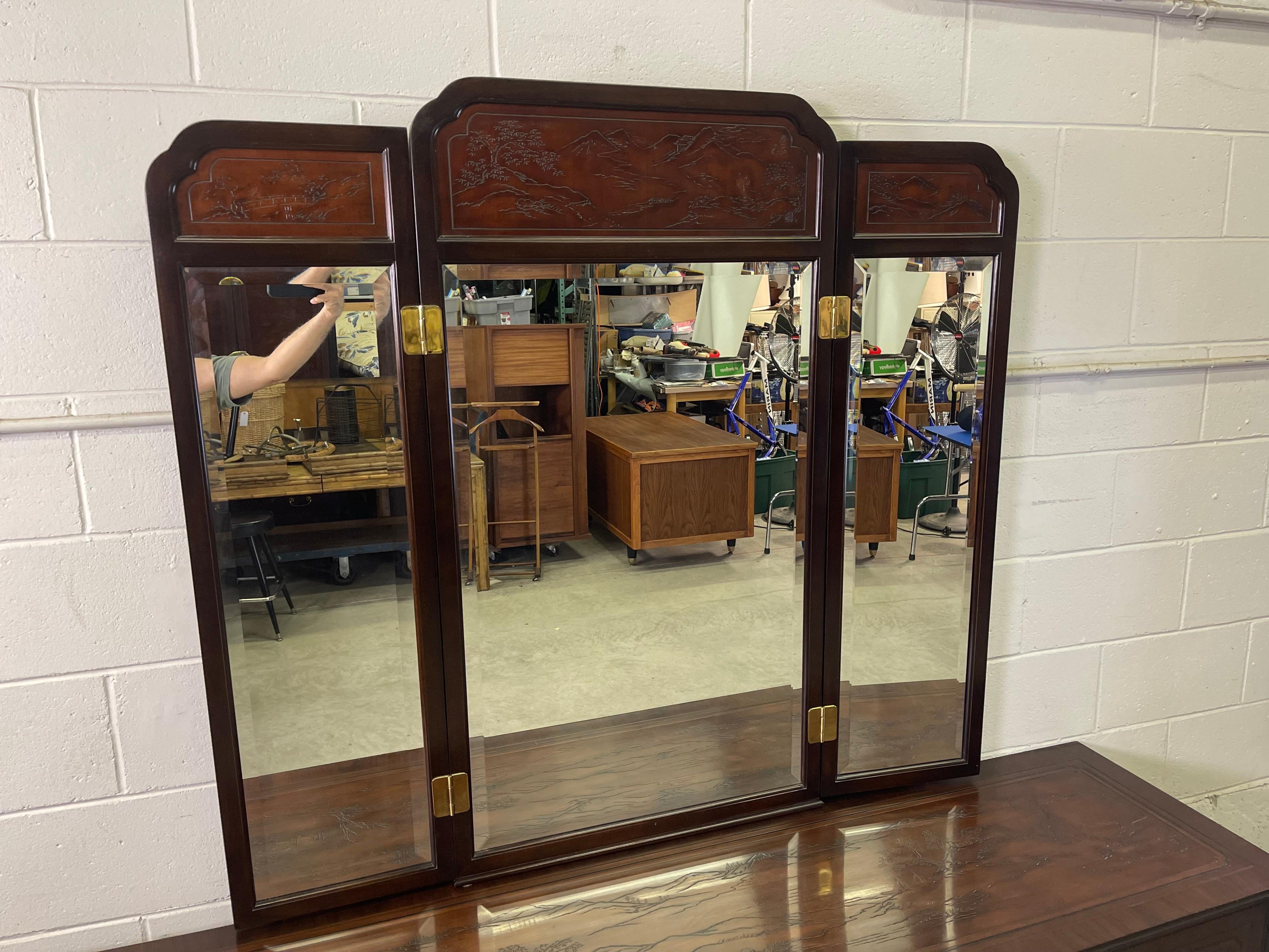 Dressoir et miroir de style asiatique Drexel Heritage en vente 2
