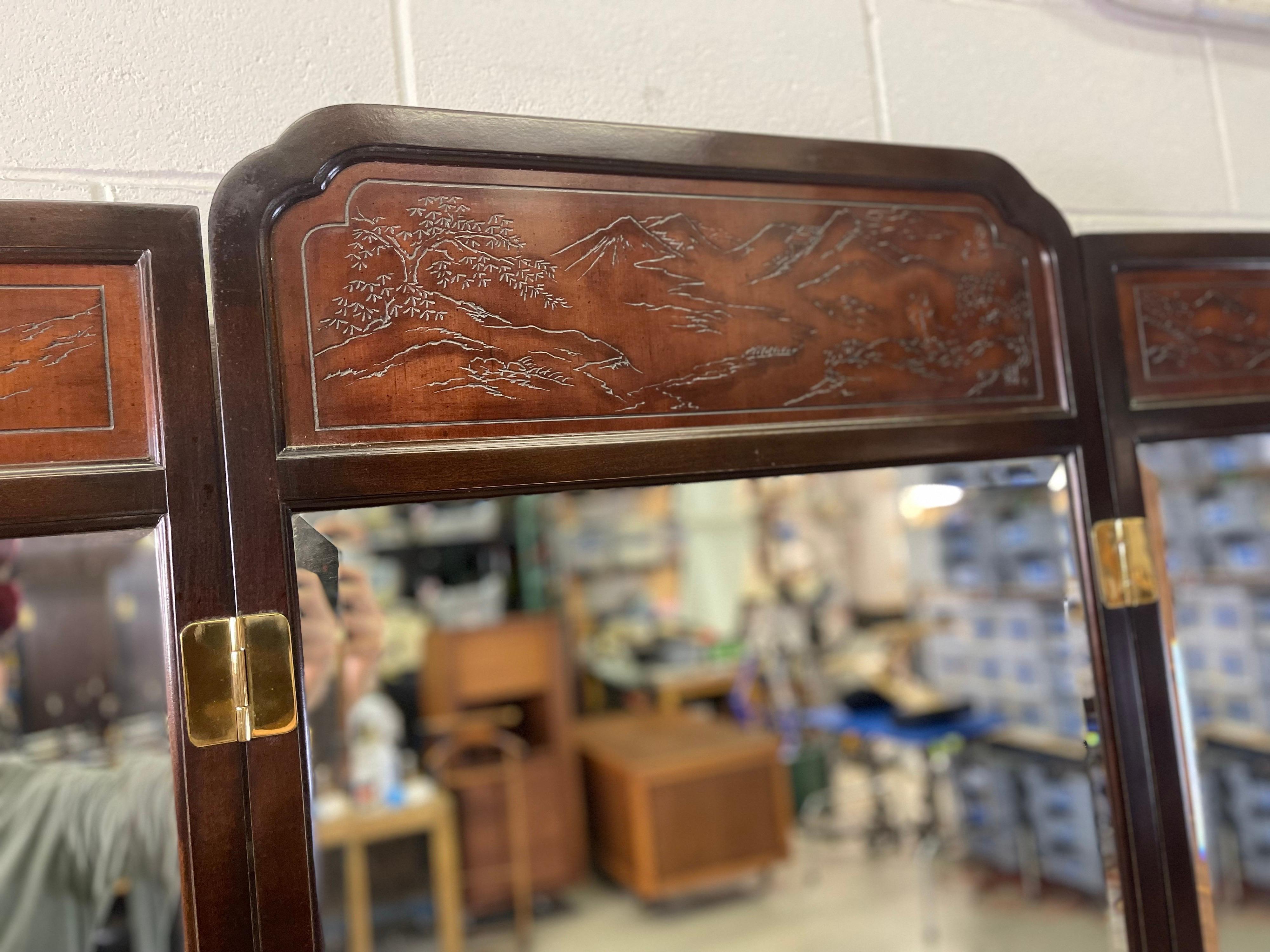 Dressoir et miroir de style asiatique Drexel Heritage en vente 3