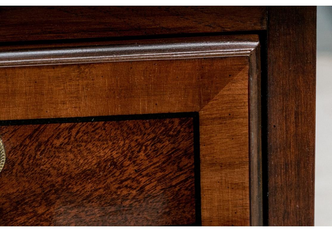 Intarsio Cassettiera a cinque cassetti in mogano Drexel Heritage Banded Mahogany Chippendale in vendita