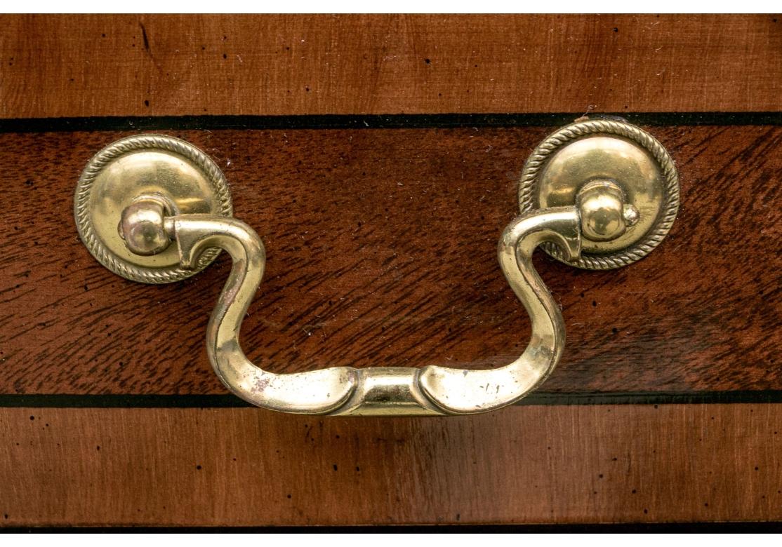 XX secolo Cassettiera a cinque cassetti in mogano Drexel Heritage Banded Mahogany Chippendale in vendita