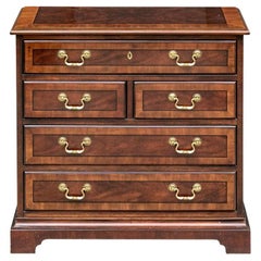 Cassettiera a cinque cassetti in mogano Drexel Heritage Banded Mahogany Chippendale