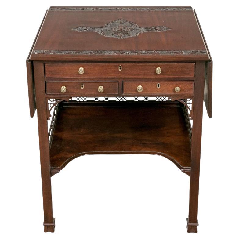 Table d'appoint Drexel Heritage, sculptée et finie, style Arts and Crafts