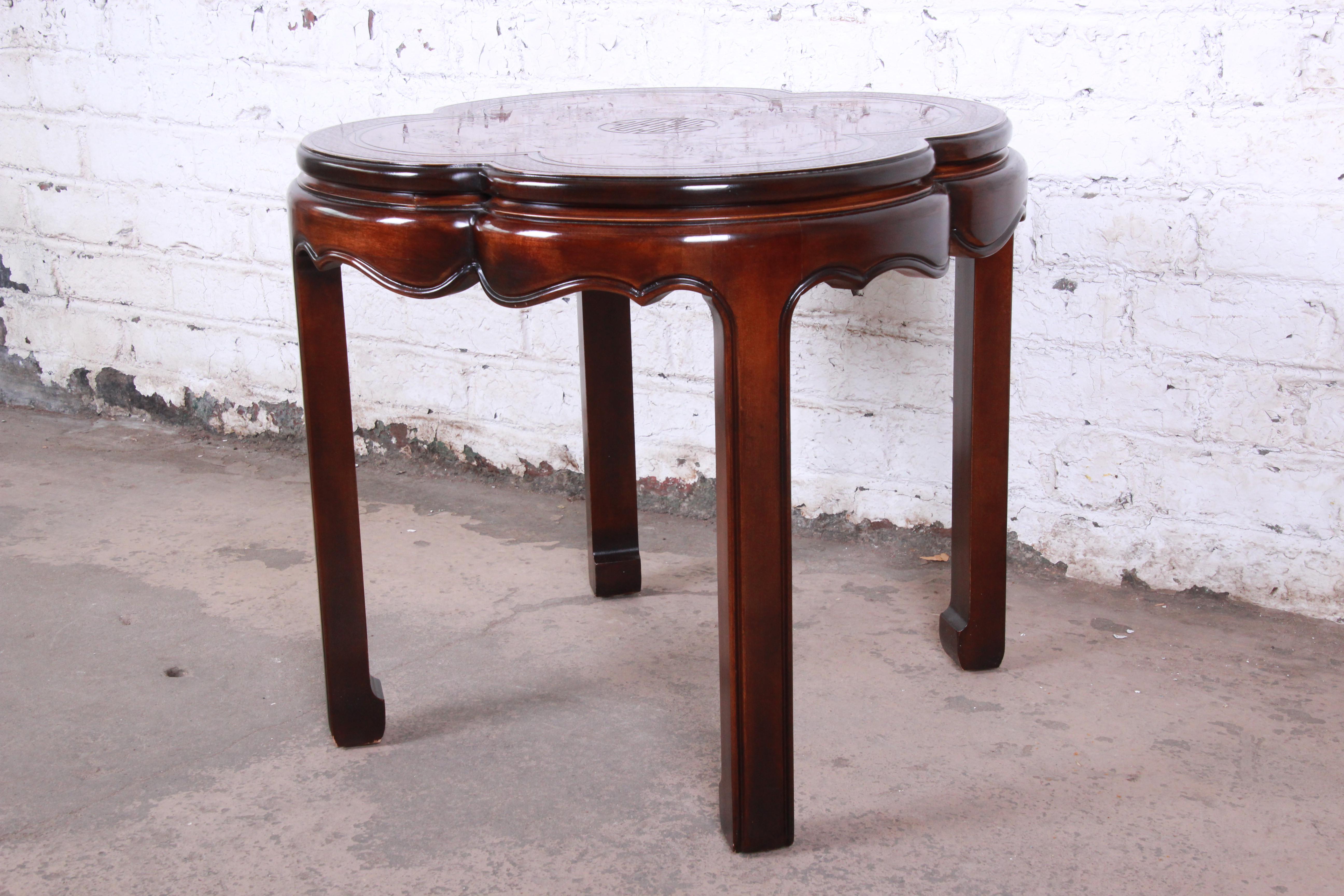 Chinoiserie Drexel Heritage Carved Mahogany Hollywood Regency Clover-Shaped Occasional Table For Sale