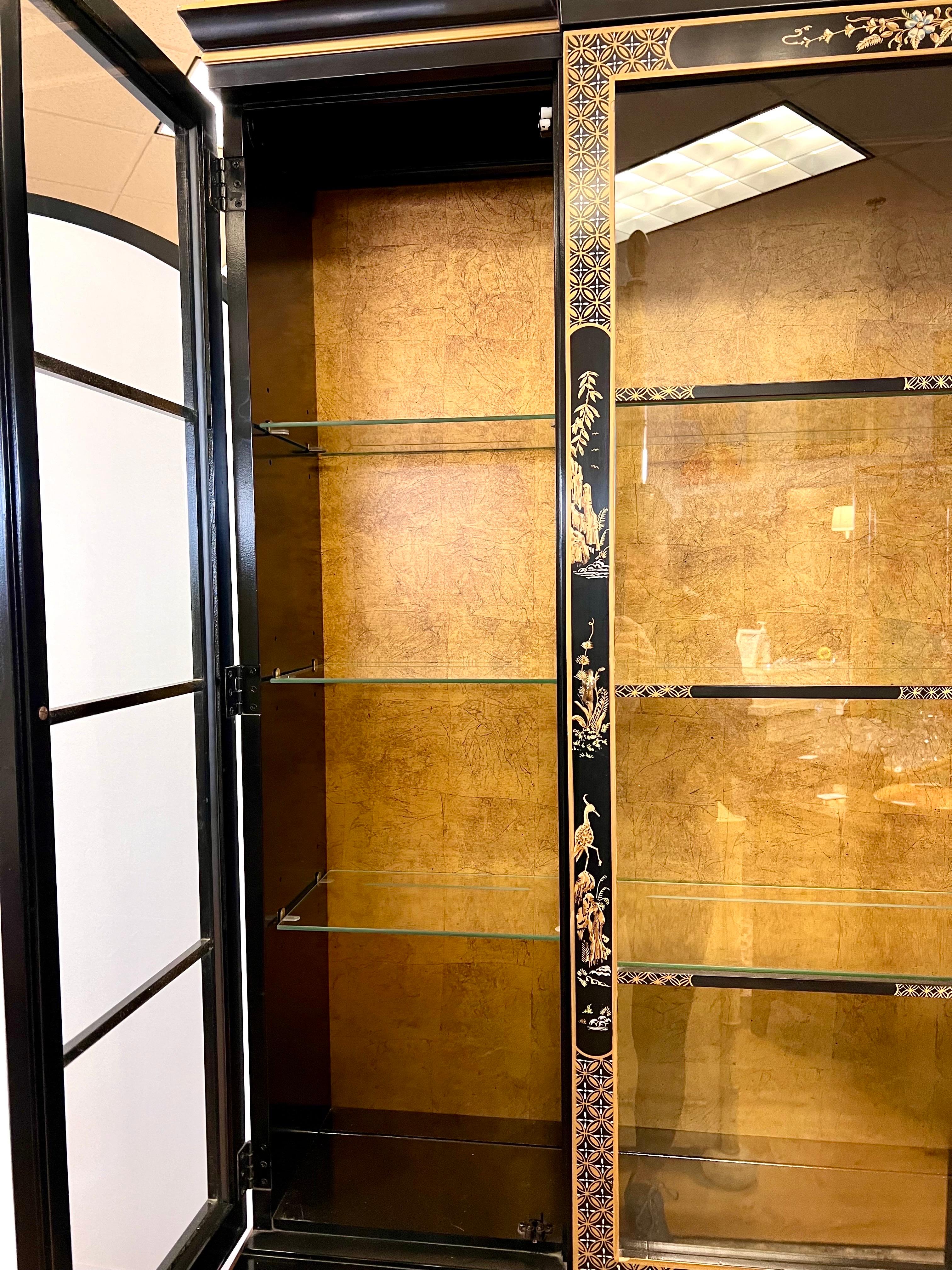 Fin du 20e siècle Enfilade de meuble chinoiserie en laque noire à façade brisée Drexel Heritage Chinoiserie en vente