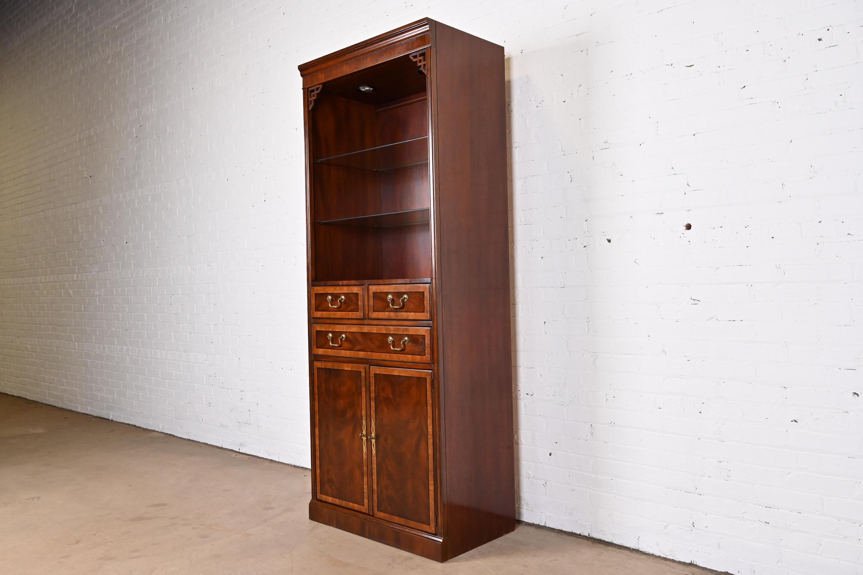 Drexel Heritage Chippendale Banded Mahogany Lighted Bookcase Cabinet In Good Condition In South Bend, IN