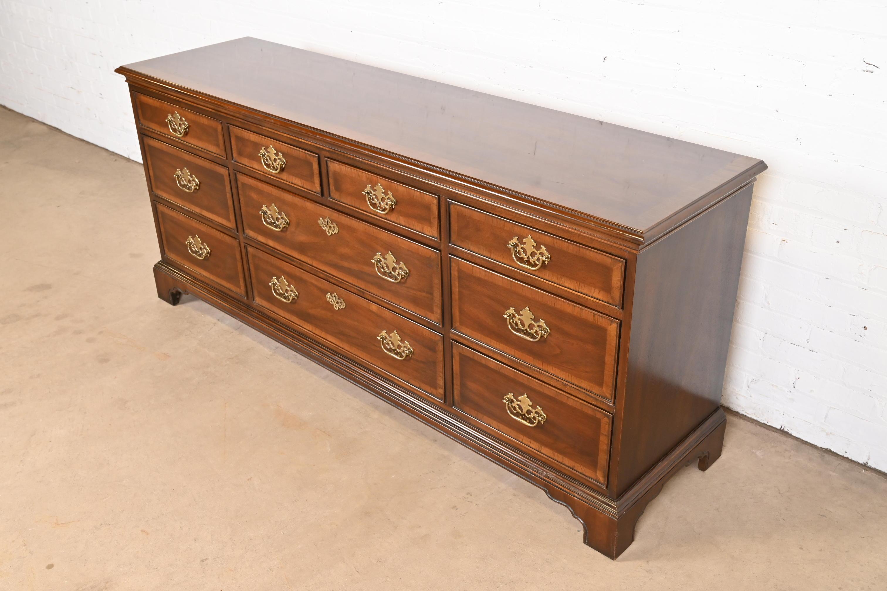 Drexel Heritage Chippendale Banded Mahogany Ten-Drawer Dresser or Credenza In Good Condition In South Bend, IN