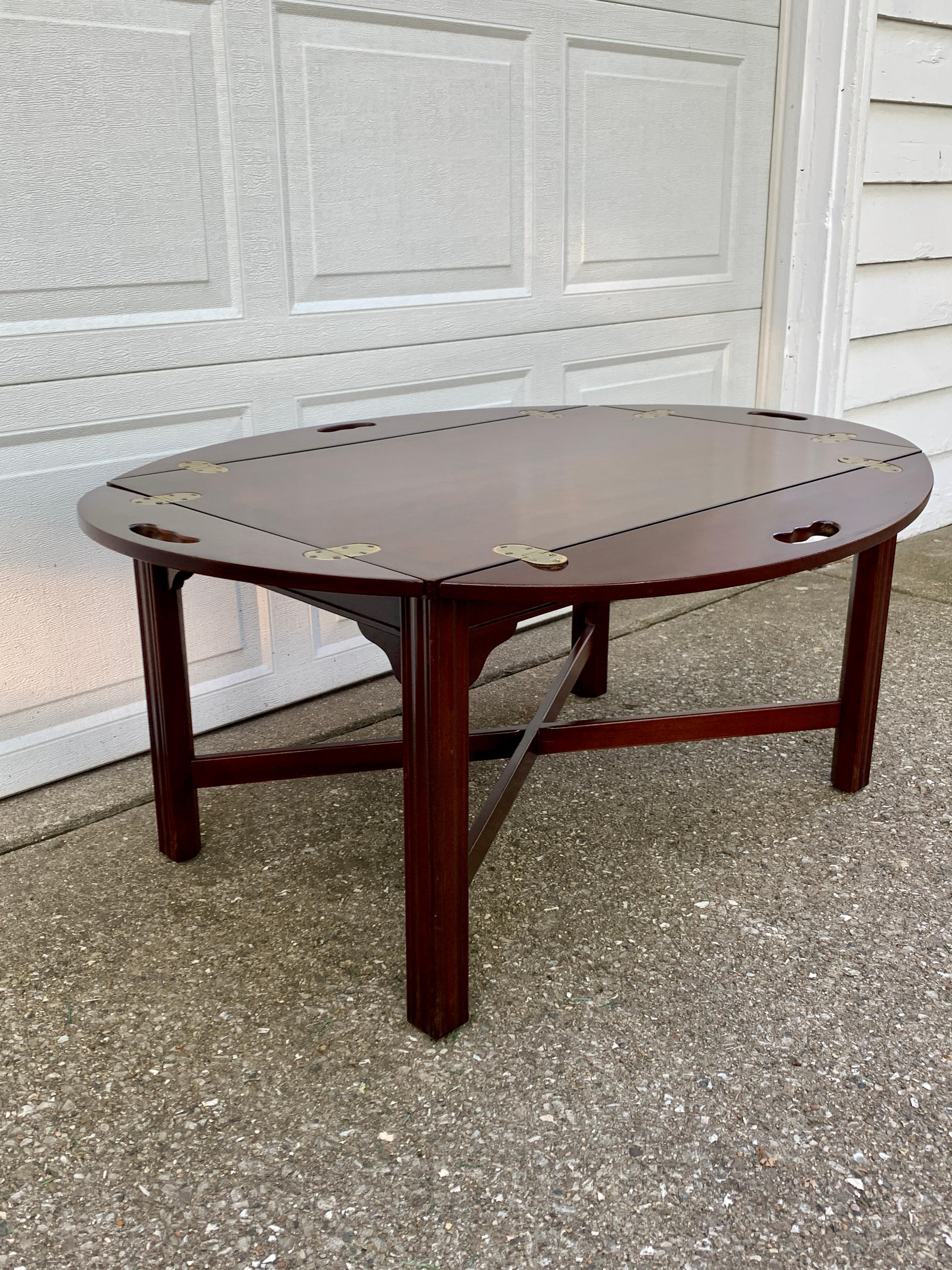 Drexel Heritage Chippendale Carved Mahogany Butler’s Coffee Table In Good Condition In Elkhart, IN