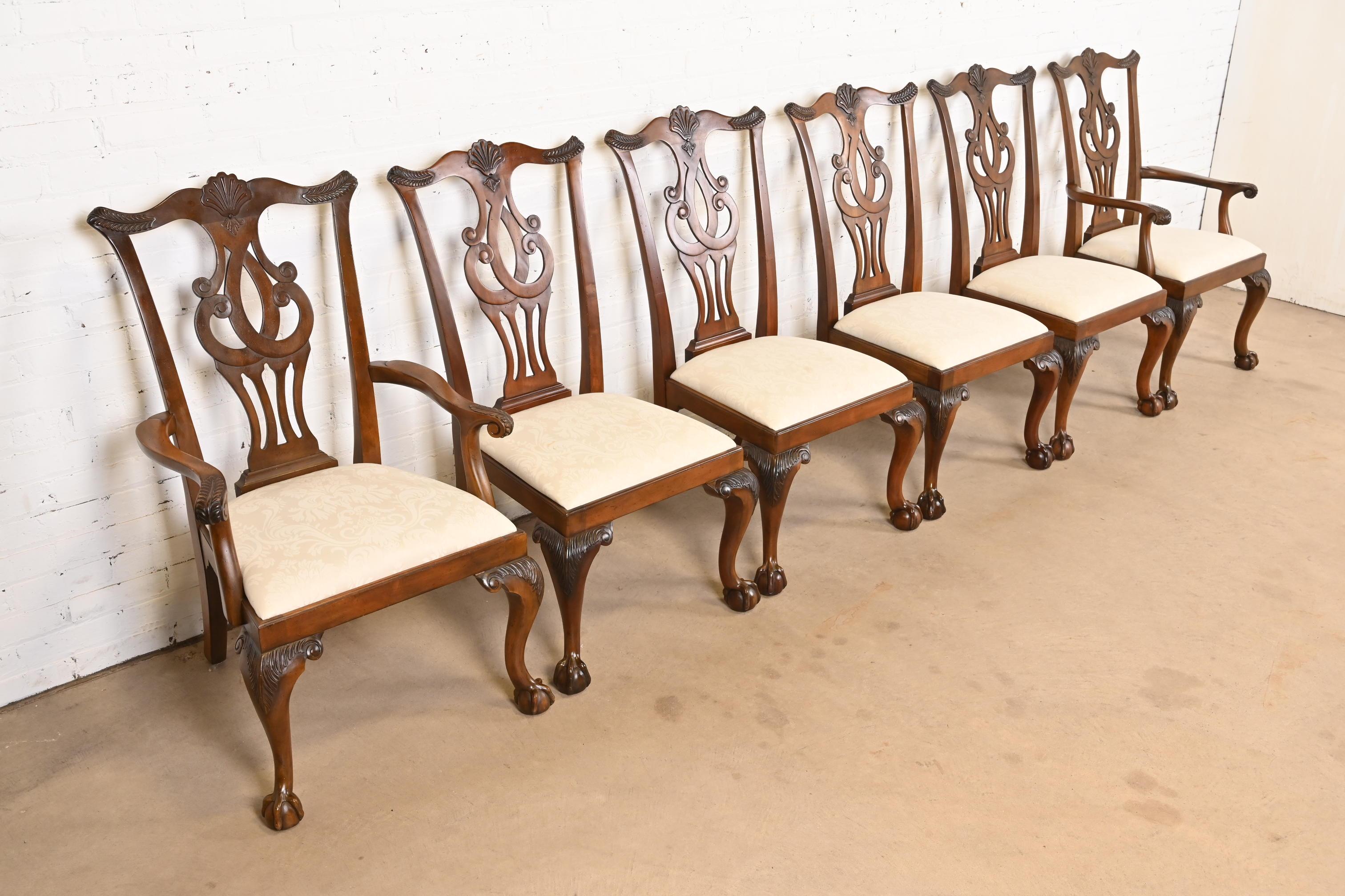Drexel Heritage Chippendale geschnitzt Mahagoni Esszimmerstühle, Satz von sechs (20. Jahrhundert) im Angebot