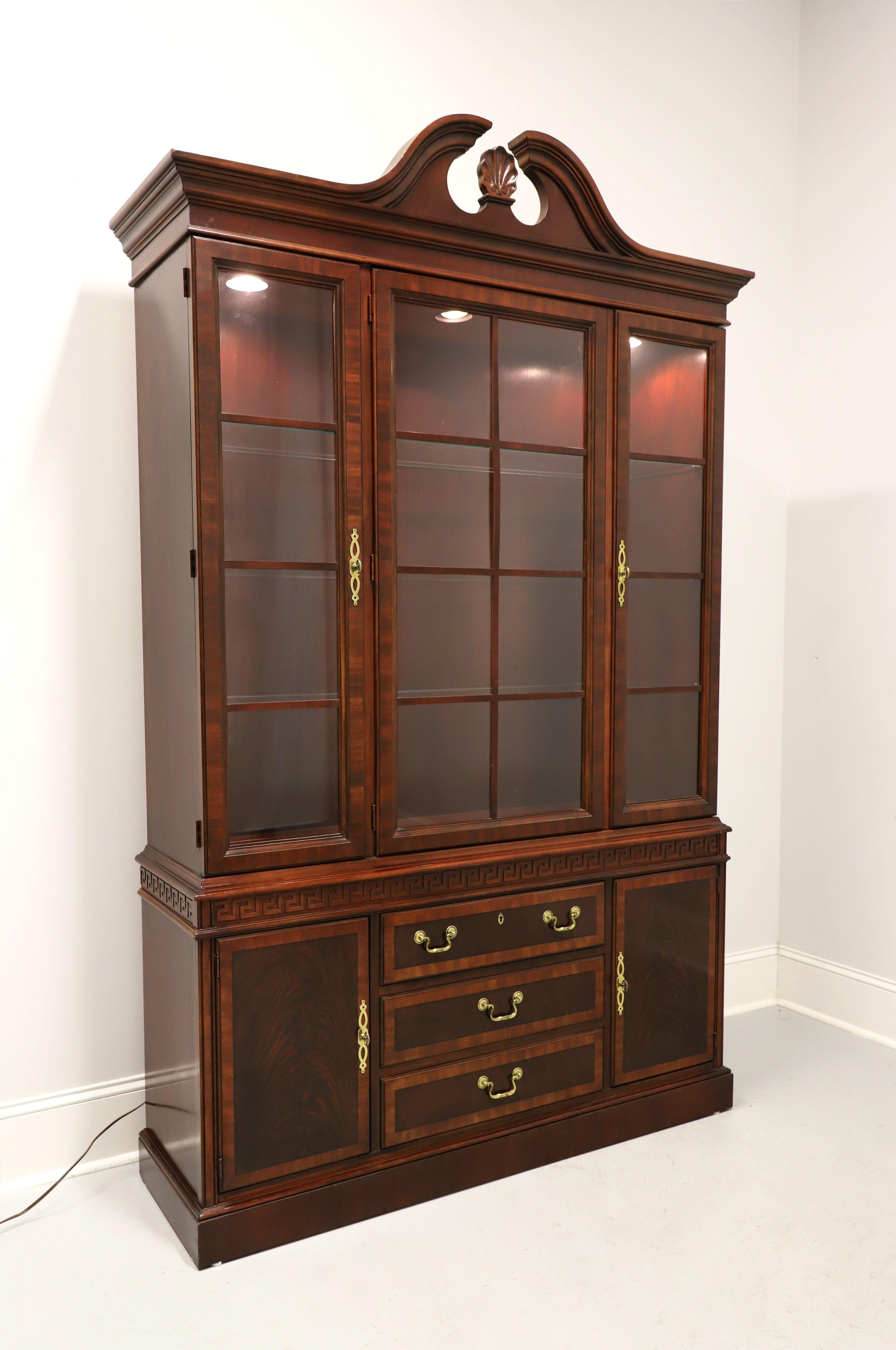 DREXEL HERITAGE Chippendale Flame Mahogany China Cabinet For Sale 7