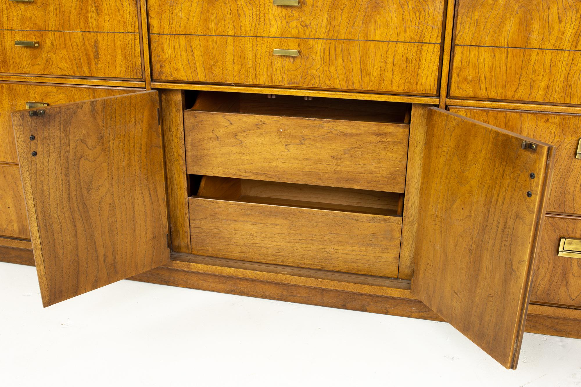 Drexel Heritage Consensus Mid Century Pecan and Brass 9 Drawer Lowboy Dresser In Good Condition For Sale In Countryside, IL