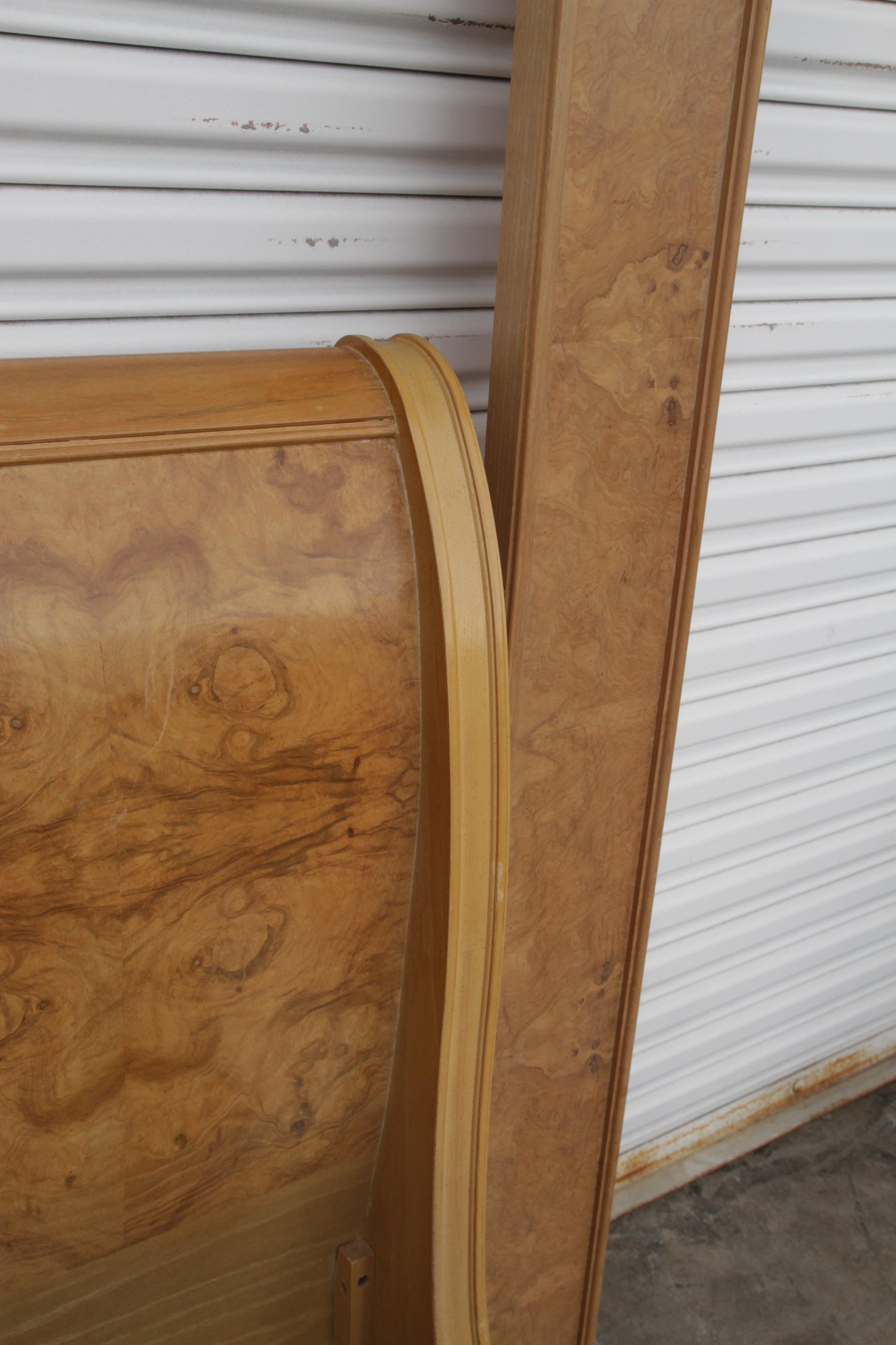 Cadre de lit en orme corinthien King Sleigh de Drexel Heritage en vente 7