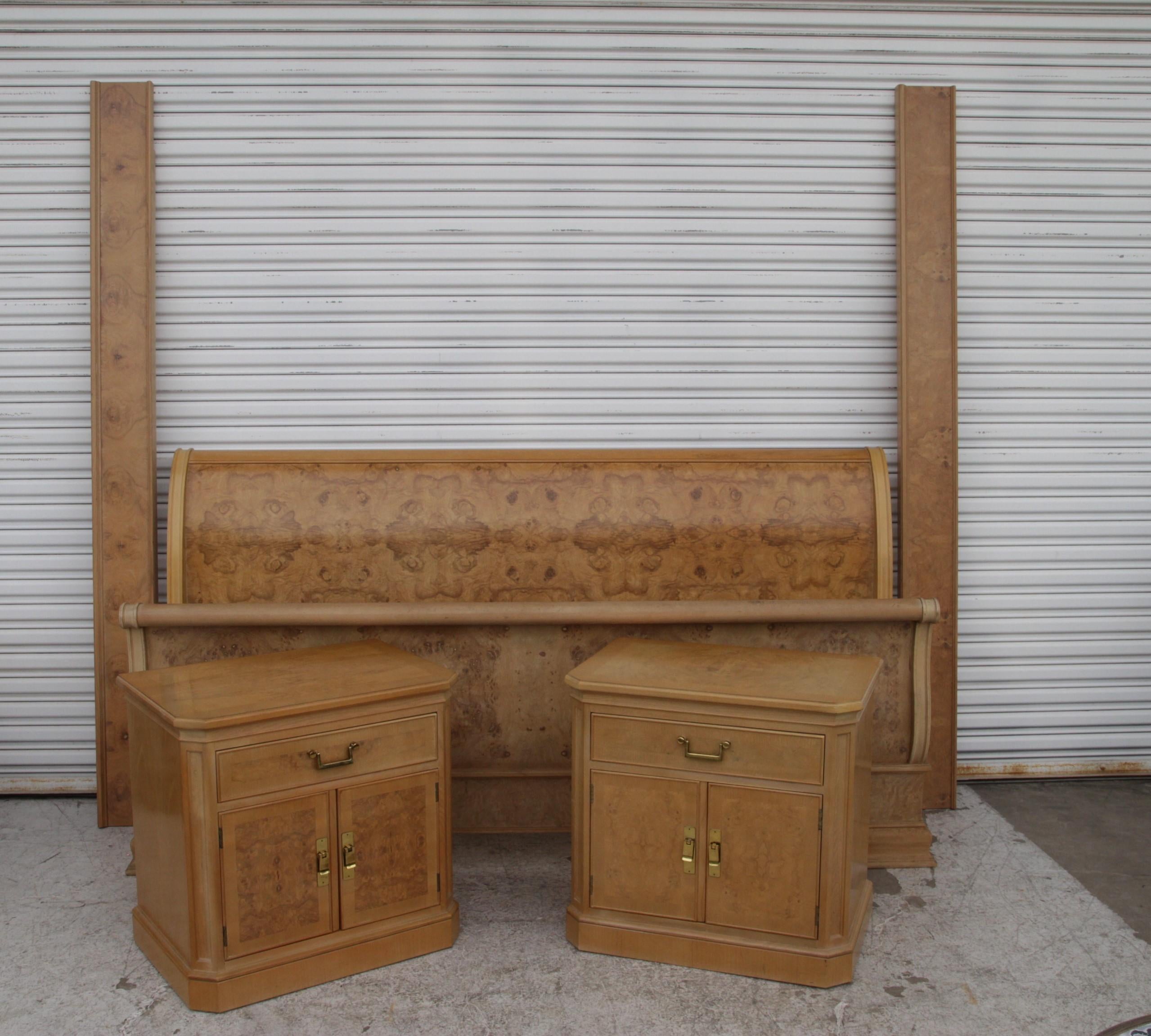 Américain Cadre de lit en orme corinthien King Sleigh de Drexel Heritage en vente