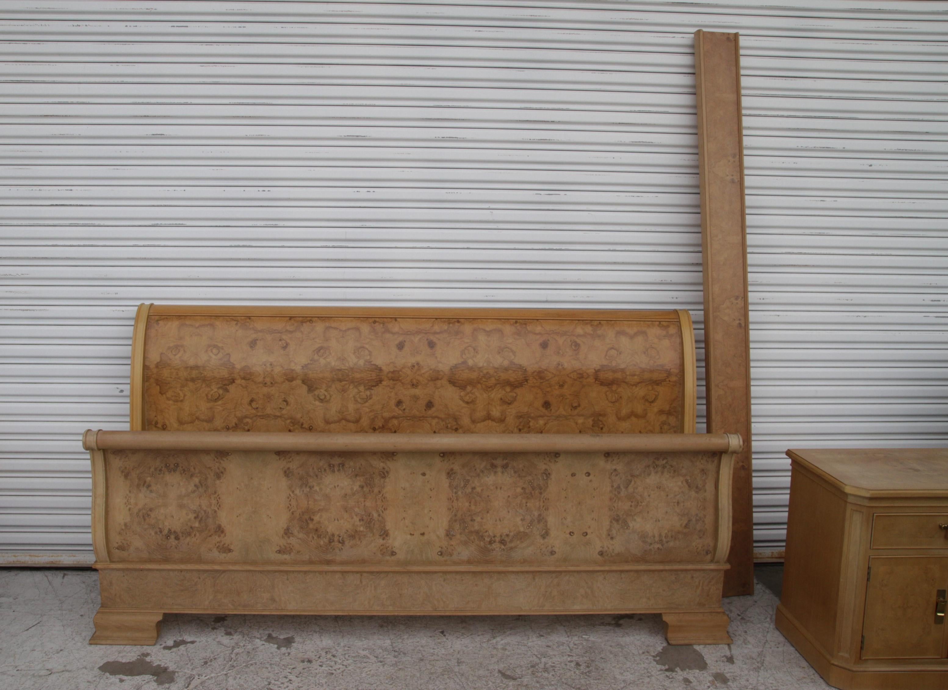 Fin du 20e siècle Cadre de lit en orme corinthien King Sleigh de Drexel Heritage en vente