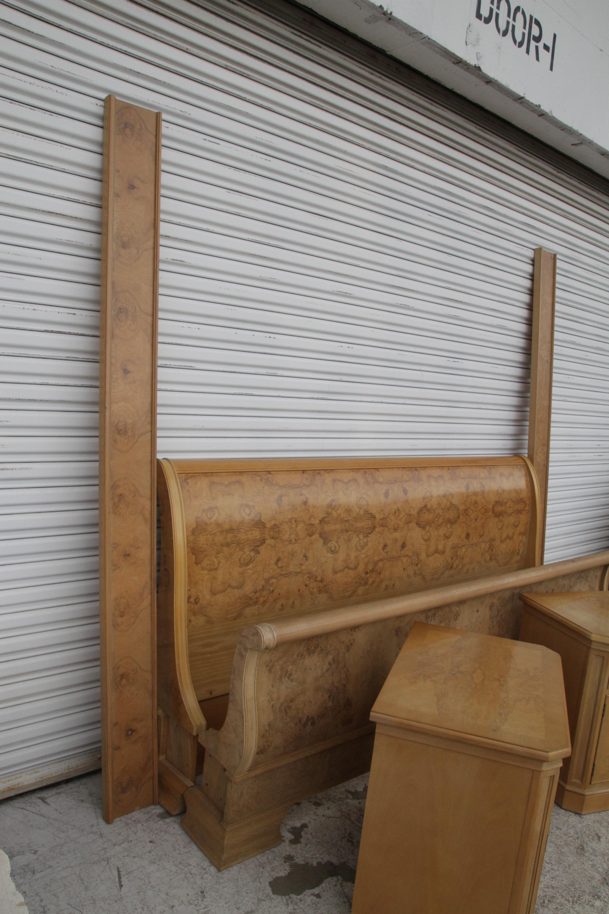 Cadre de lit en orme corinthien King Sleigh de Drexel Heritage en vente 3