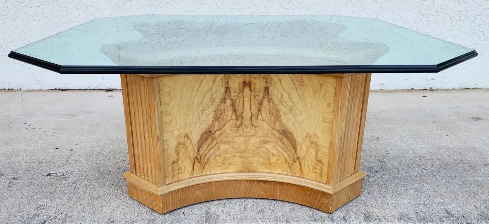 Drexel Heritage Corinthian Coffee Table In Good Condition For Sale In Lake Worth, FL