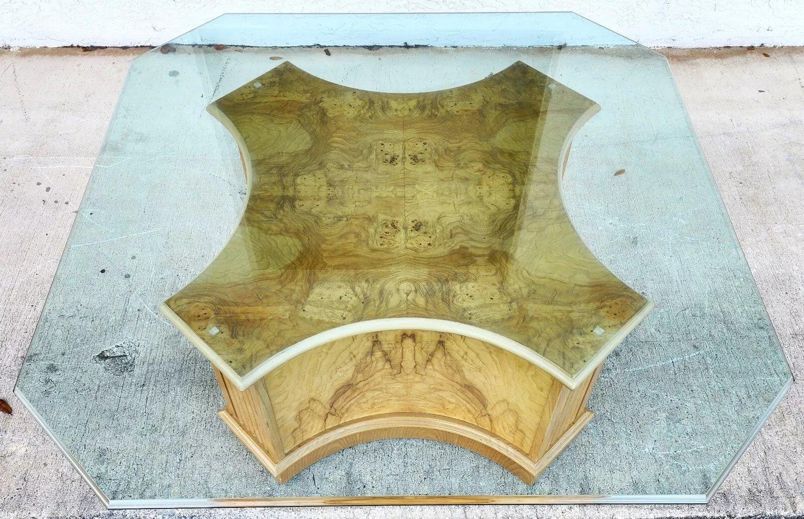 Late 20th Century Drexel Heritage Corinthian Coffee Table For Sale