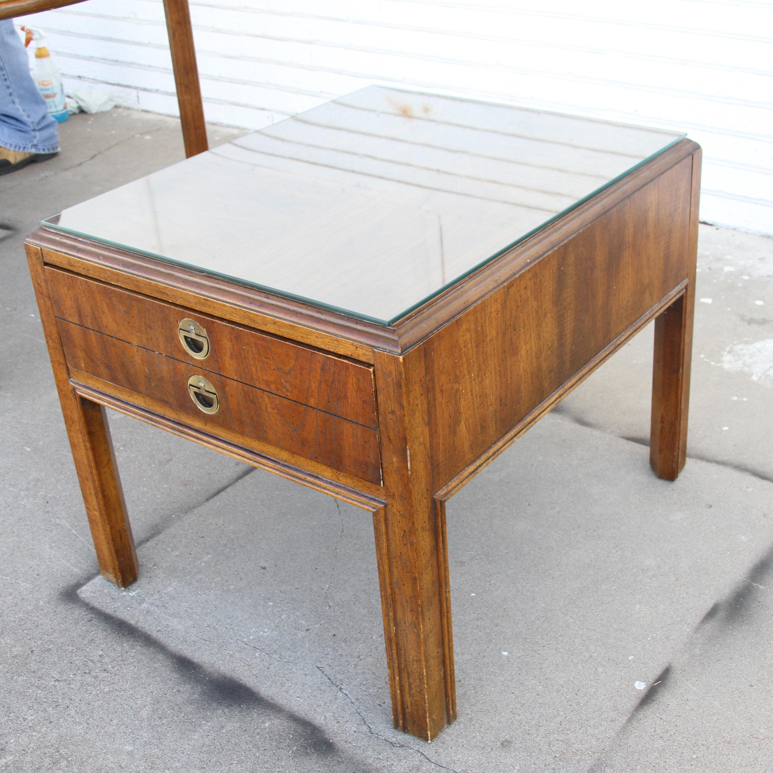 Drexel heritage end table from the Accolade line. This line of Drexel furniture was done in a Dorothy Draper campaign style. An excellent addition to any room.