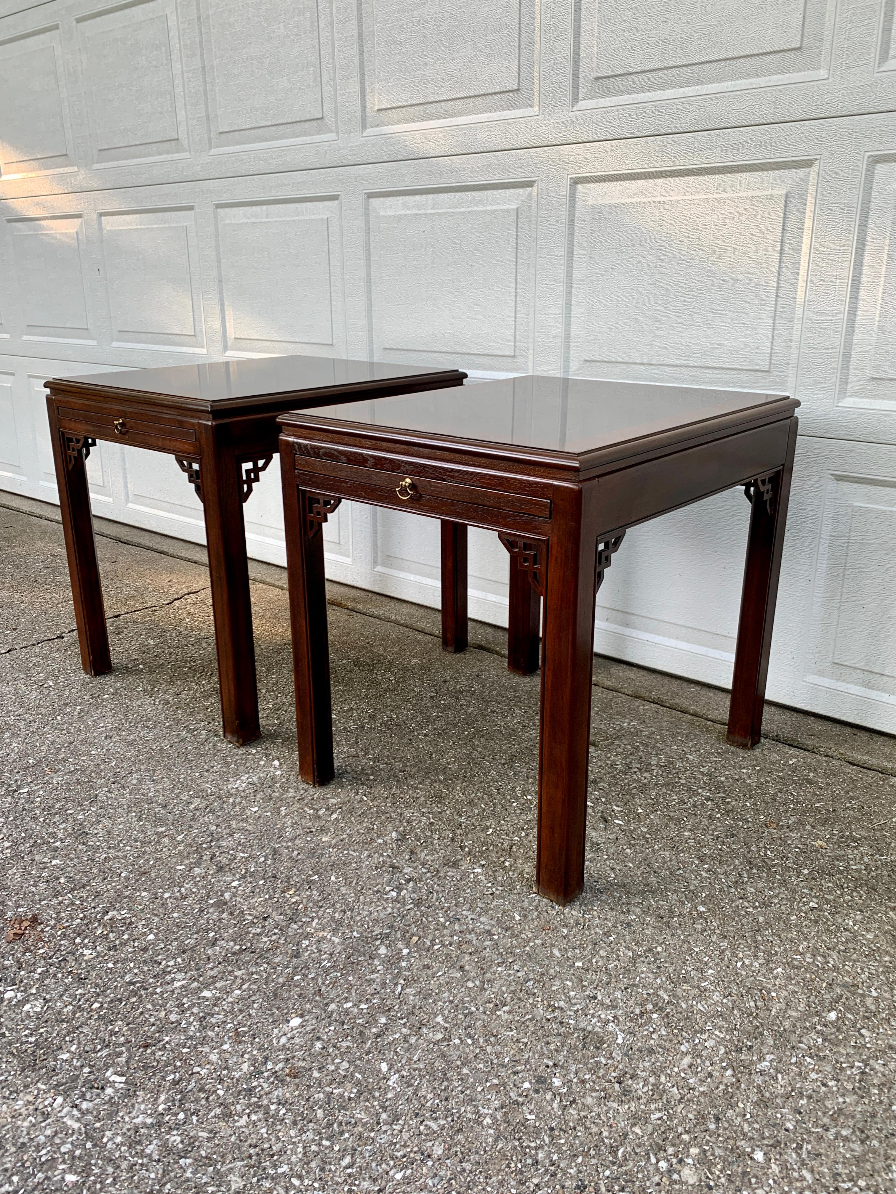 Drexel Heritage English Chippendale Banded Mahogany Side Tables, Pair In Good Condition For Sale In Elkhart, IN