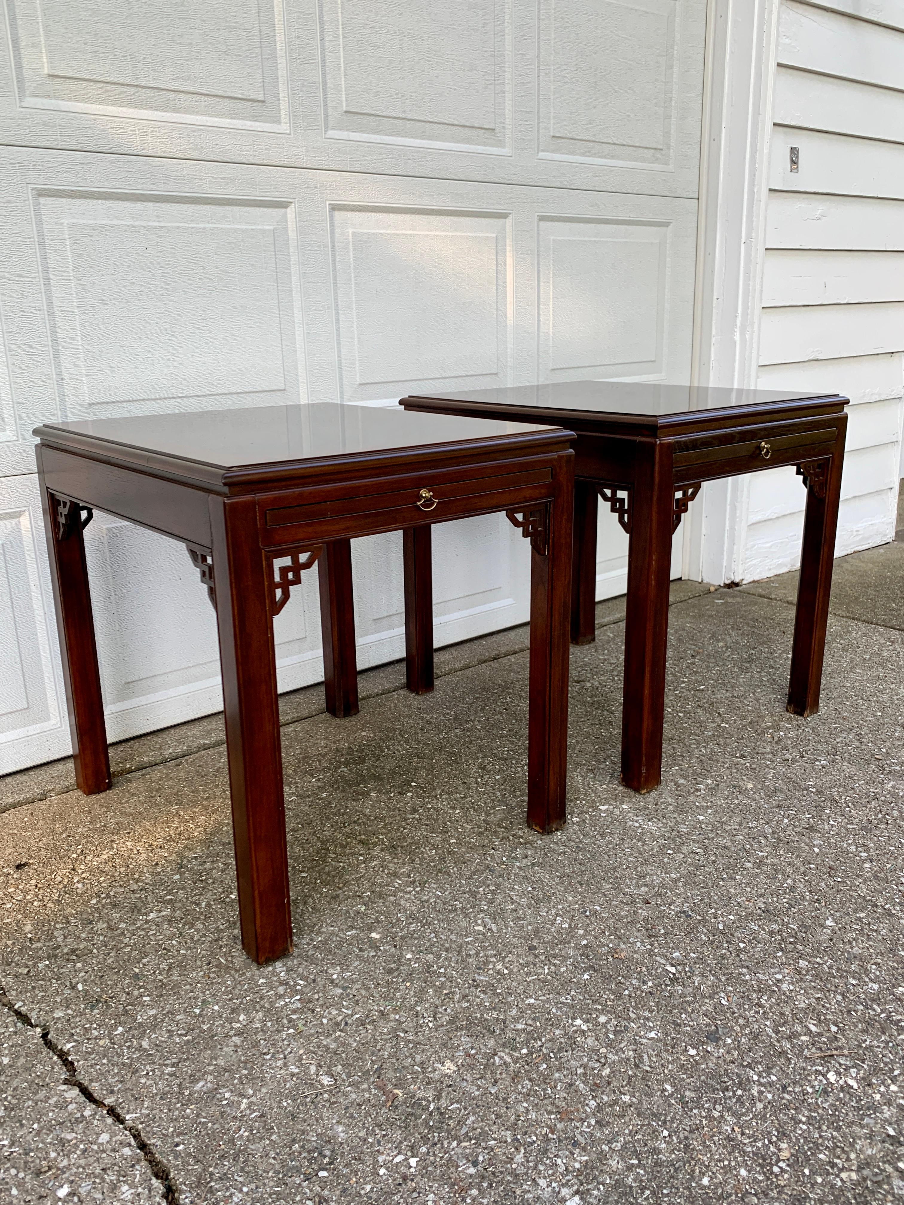 Drexel Heritage English Chippendale Banded Mahogany Side Tables, Pair For Sale 1