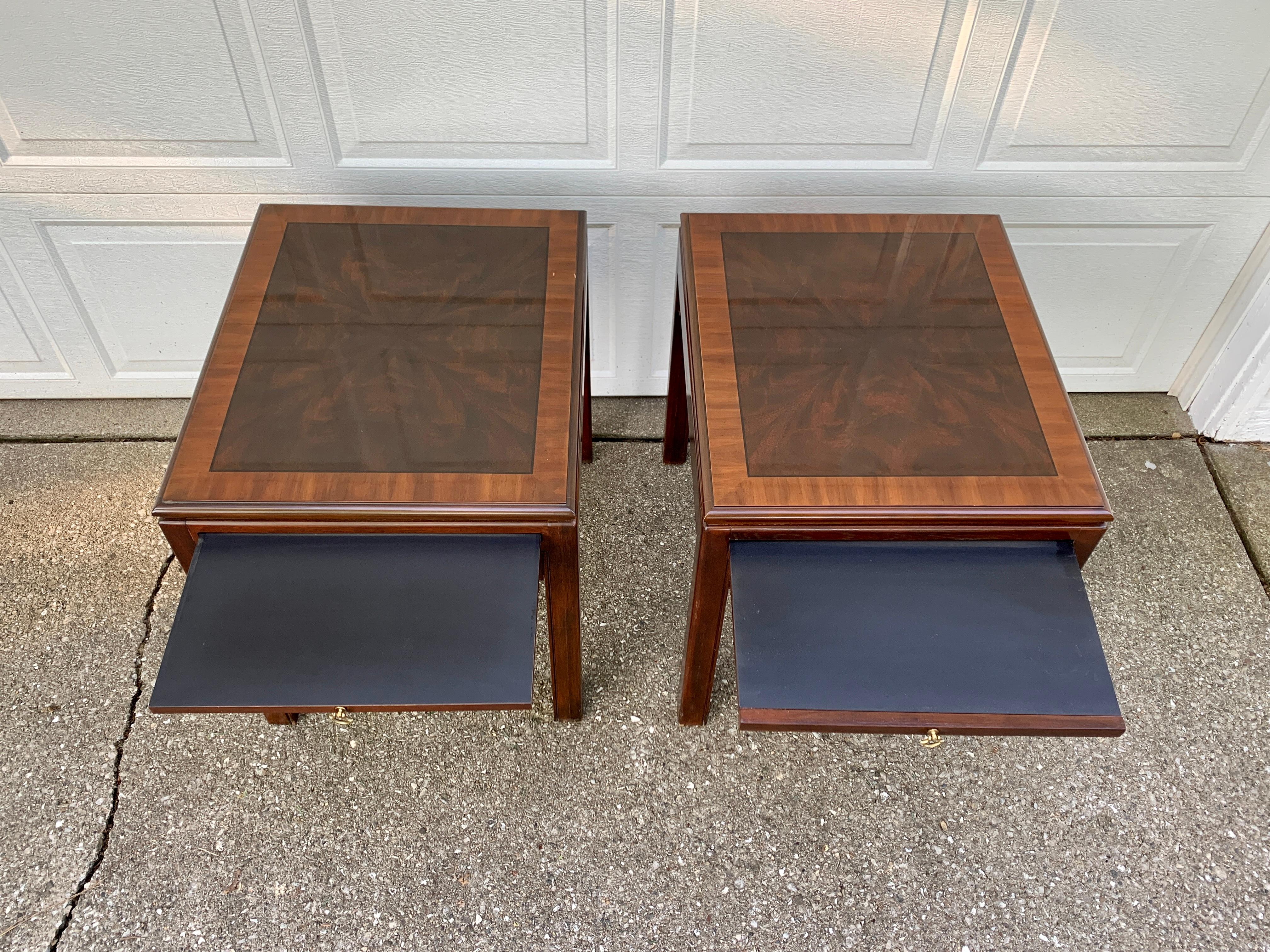 Drexel Heritage English Chippendale Banded Mahogany Side Tables, Pair For Sale 3